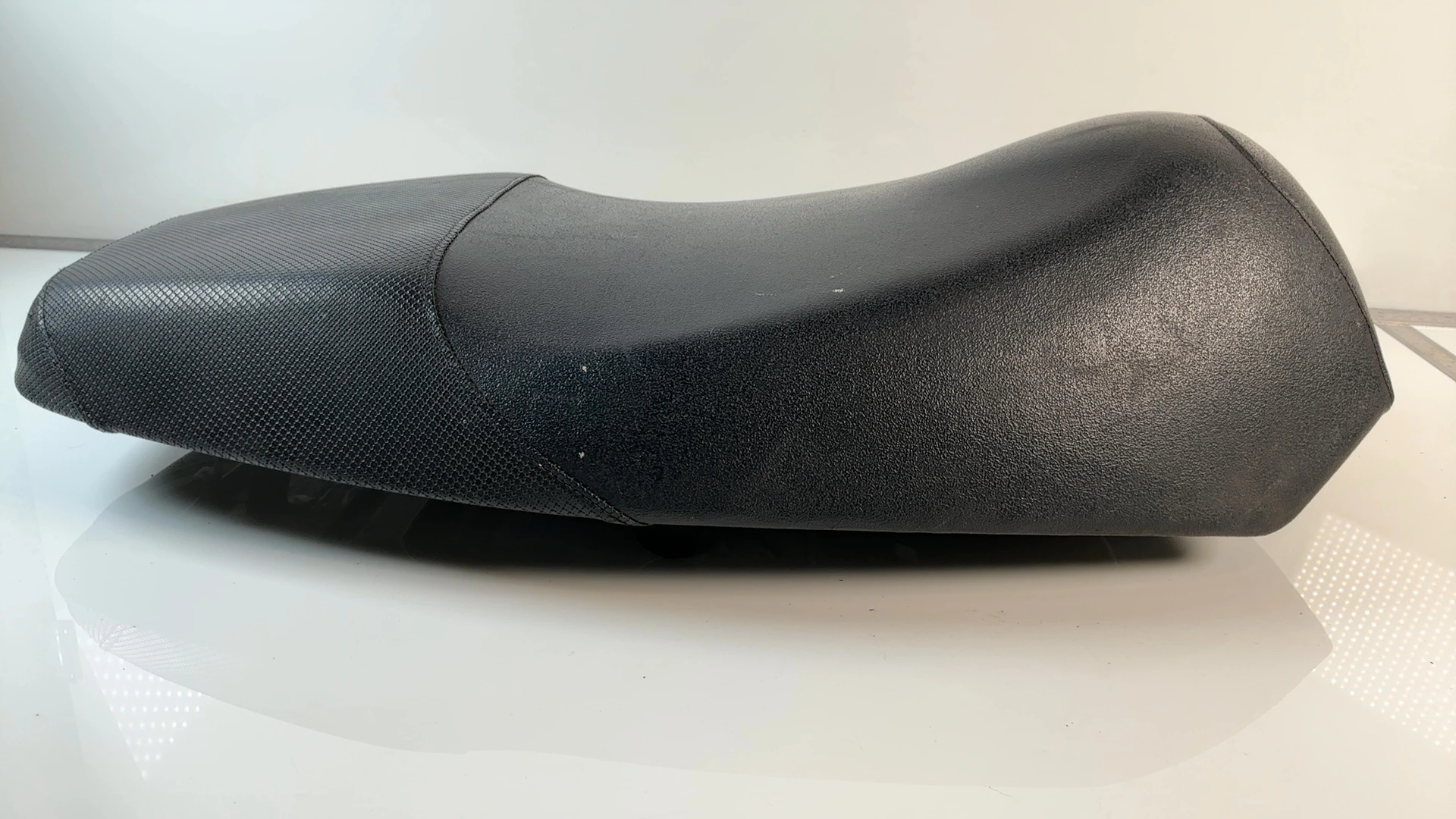SYM Mask 125 50 Scooter Dual Seat Saddle Assembly 2018-24 OEM 77200-AAA-000 811 - Image 6