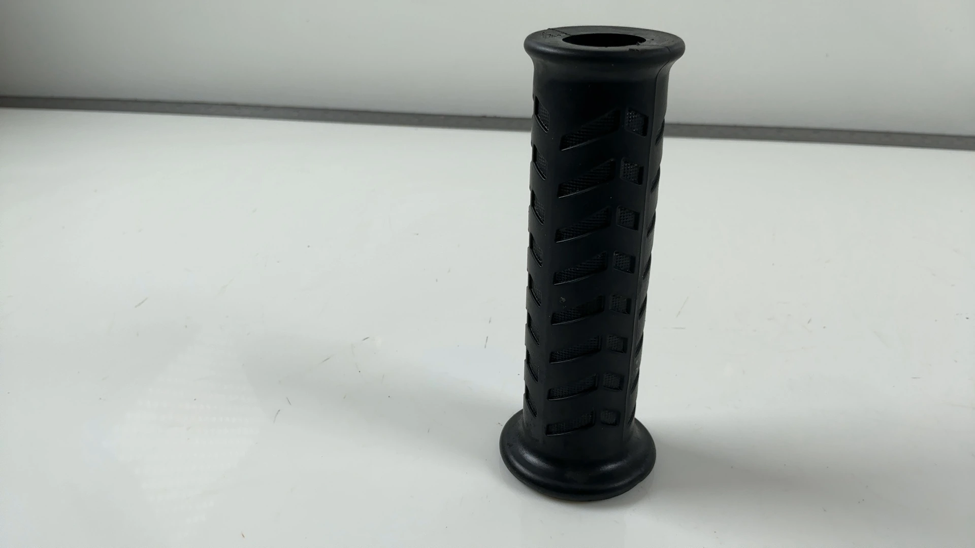 Aprilia RS 660 Tuono 660 660cc Left Hand Grip 2020-2026 OEM AP8118579 - Image 6