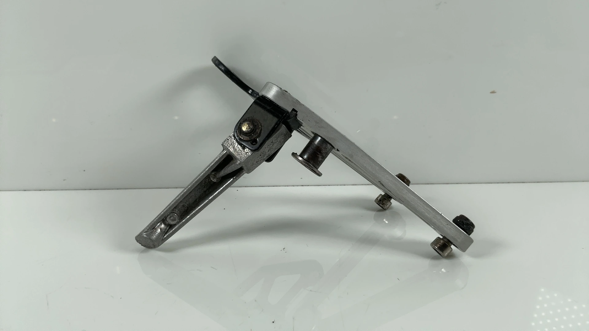Peugeot XR6 50cc Front Left Footrest Bracket Peg Assembly 2003 2008 OEM 753177 - Image 8