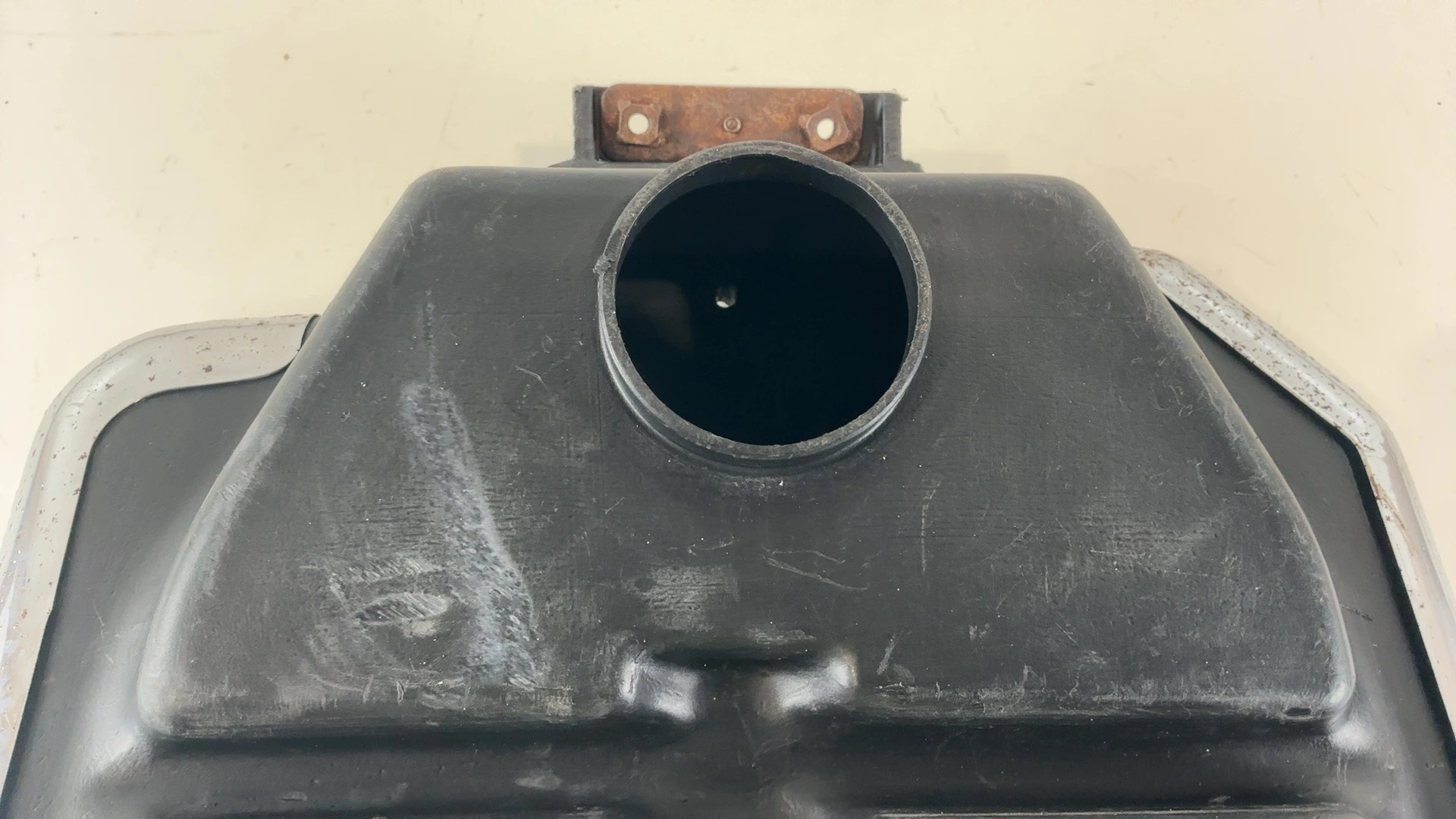Suzuki GS1000 GS1000E 1000 CC Air Filter Cleaner Box 1978 1979 OEM 13710-49010 - Image 5