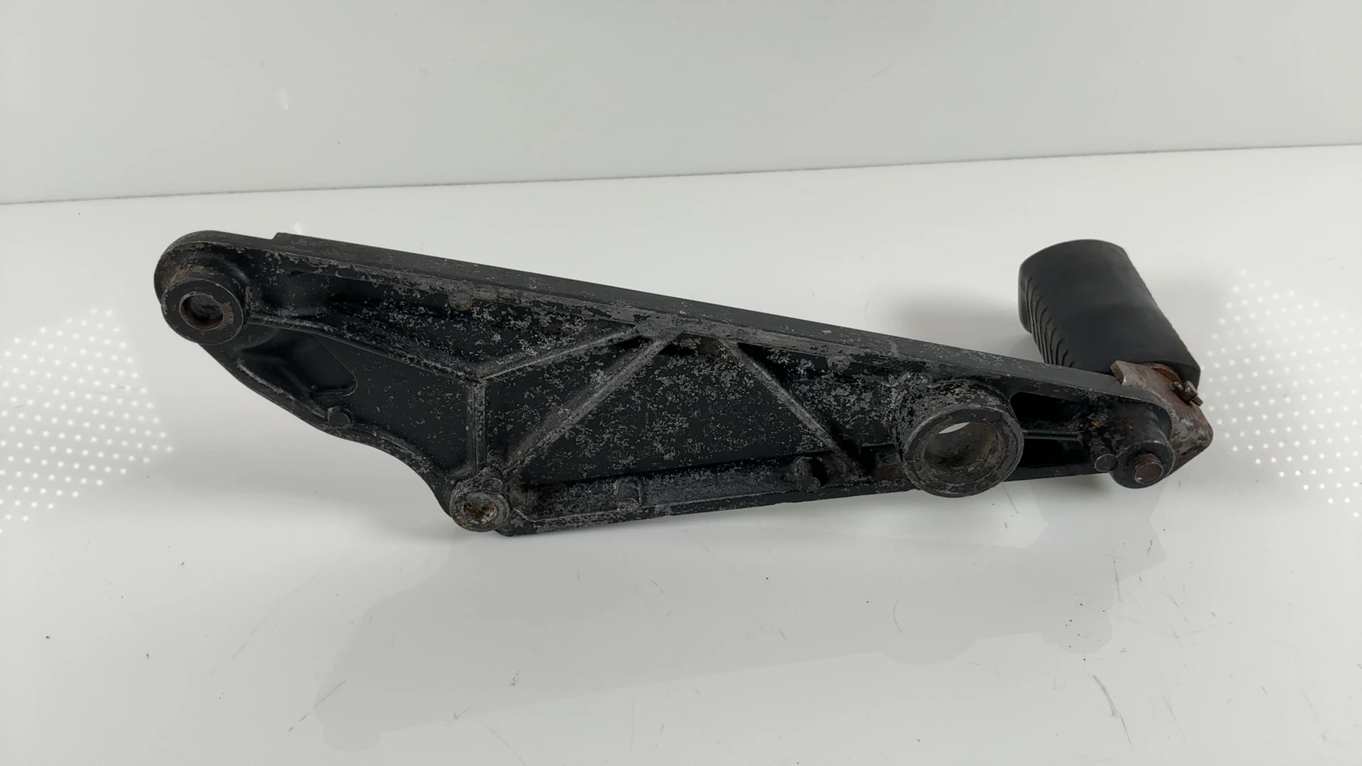 Kawasaki Z750 GT KZ750P 750cc Left Rear Foot Rest Bracket 1982-93 OEM 35011-1132 - Image 4