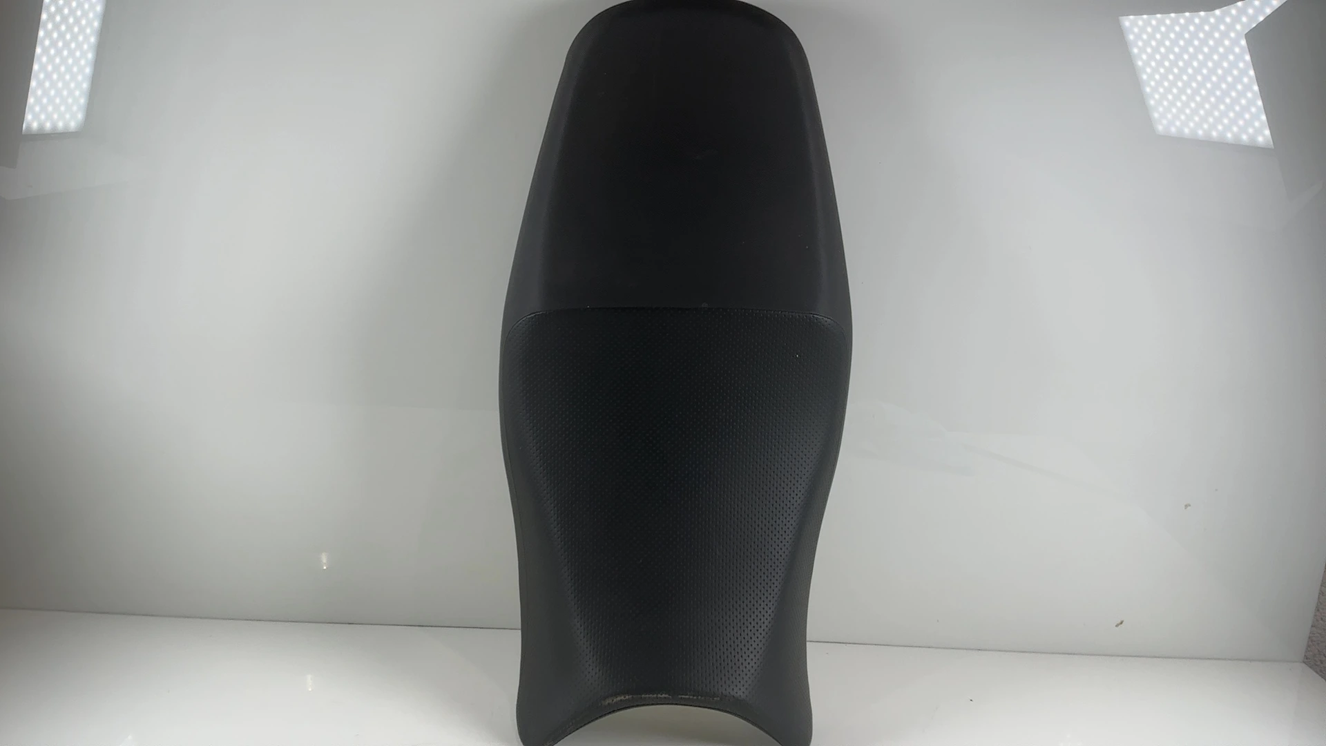 Suzuki Bandit GSF600 GSF600S 600cc Motorcycle Seat 2000-2004 OEM 45100-31F02-BH4 - Image 1