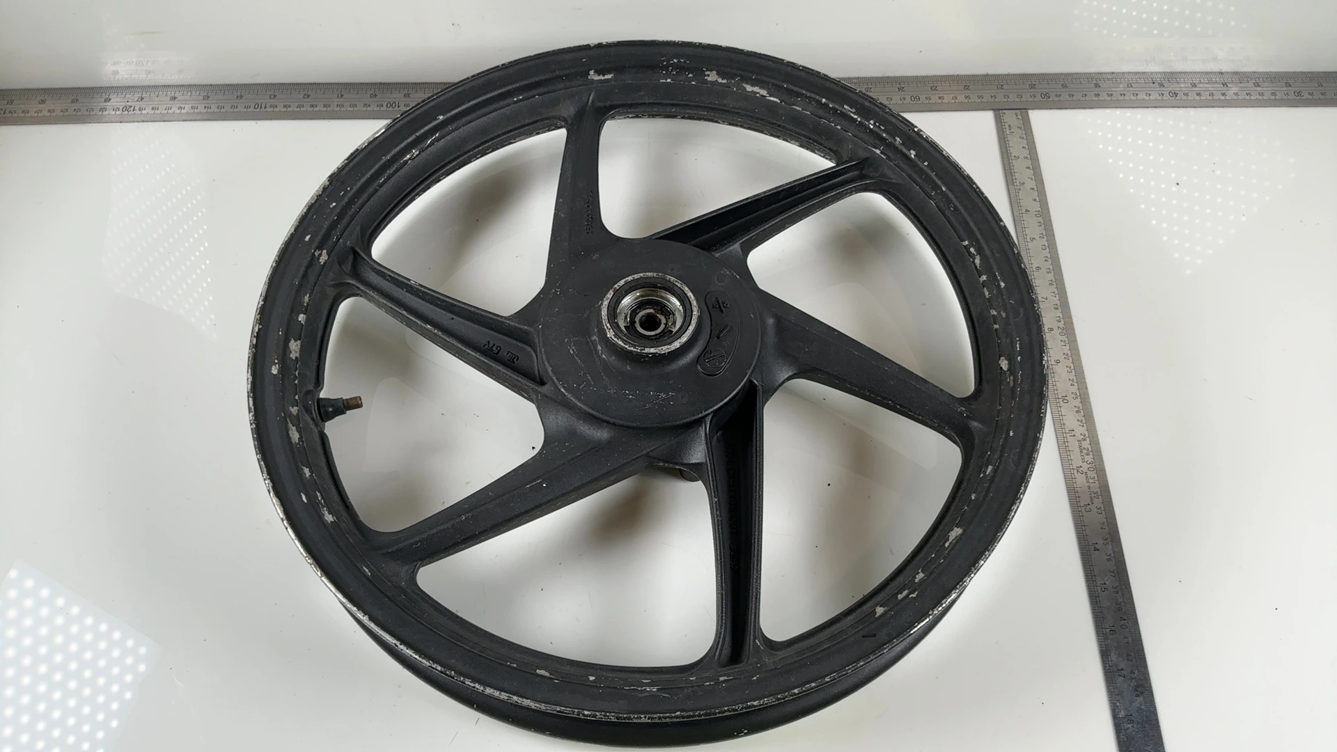 Honda CBF125 JC40 125cc Front Wheel Rim 2008-2015 OEM 44650-KWF-930 57V - Image 3