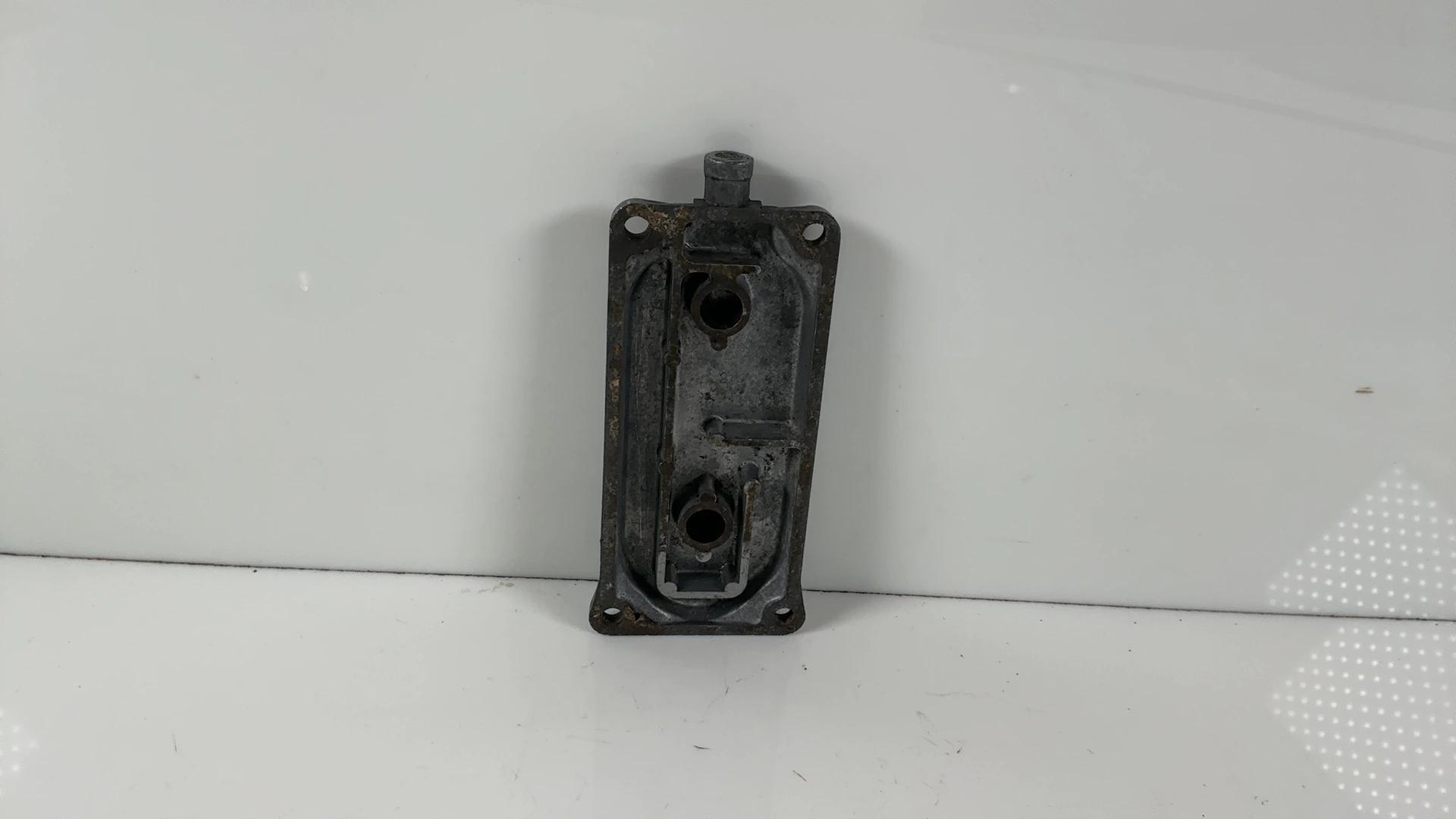 Suzuki GS1100 GS1100E 1100 Crankcase Breather Cover 1981-1983 OEM 11176-45402 - Image 2