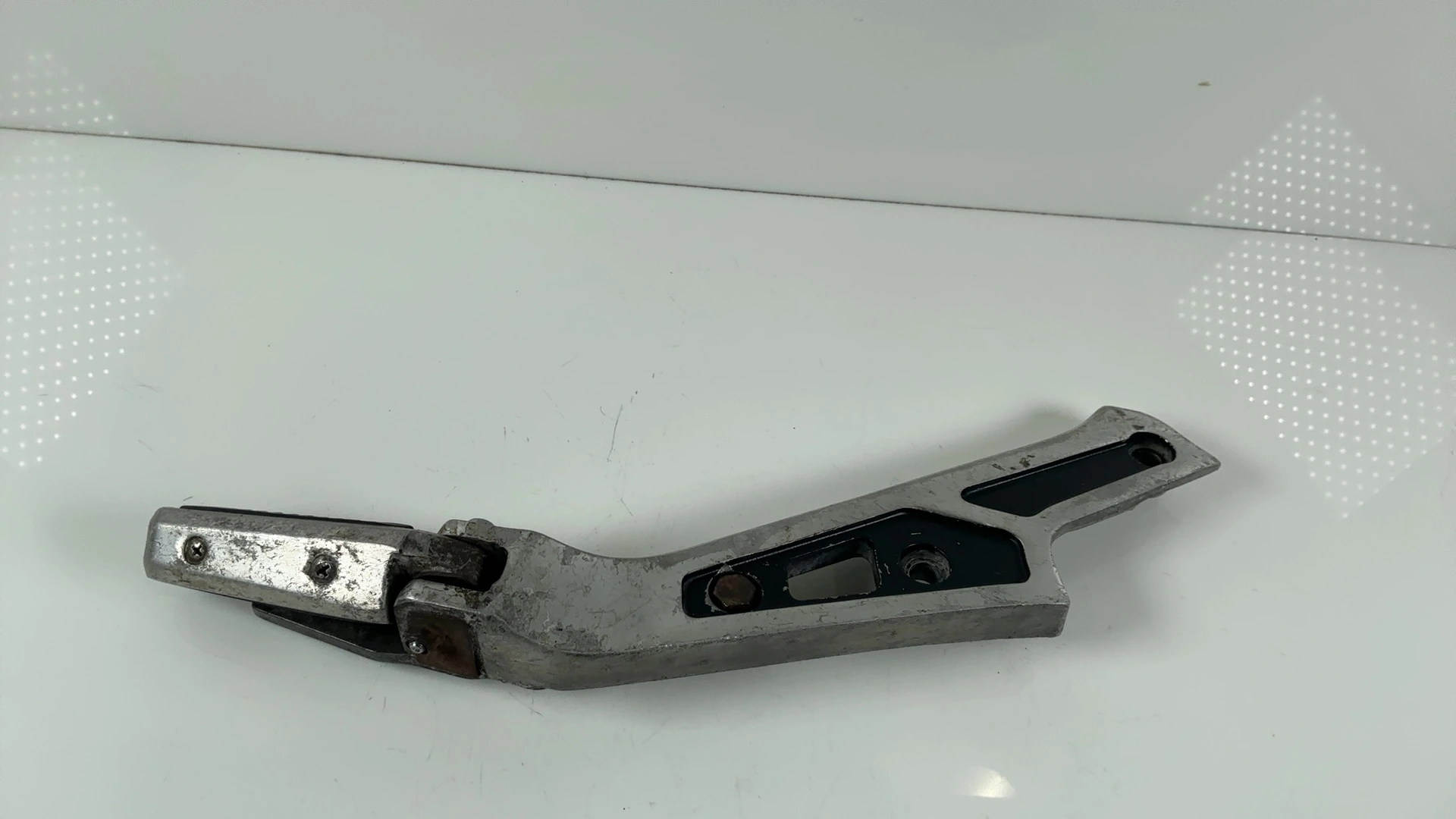 Suzuki GS700ES GS700 700 CC Left Rear Footrest Peg Bracket 1984-1985 43700-31300 - Image 3