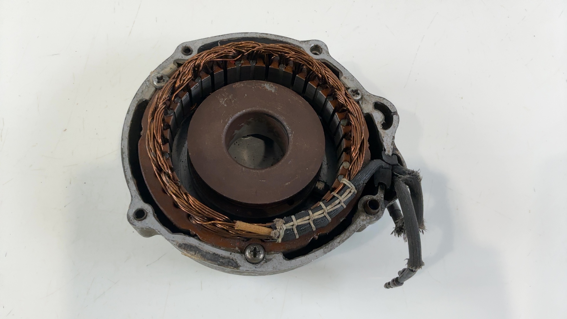 Honda CB400F Super Sport 400 CC Magneto Cover 1975-1977 OEM 11631-377-000 - Image 2