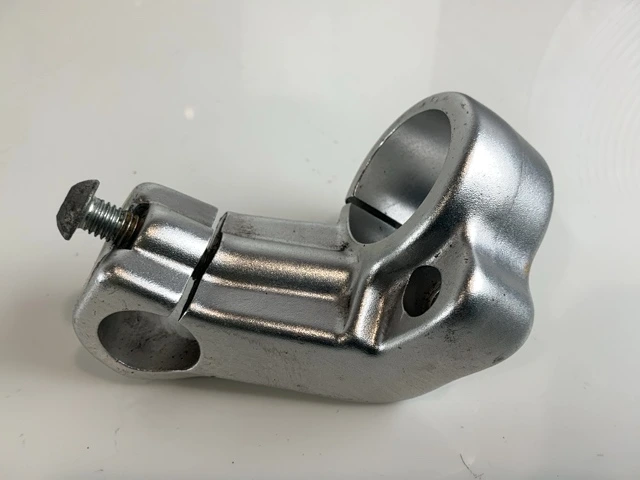 Gilera DNA 50 125 180 CC Right Handlebar Clip-On Clamp Fork Mount 2000-11 970001