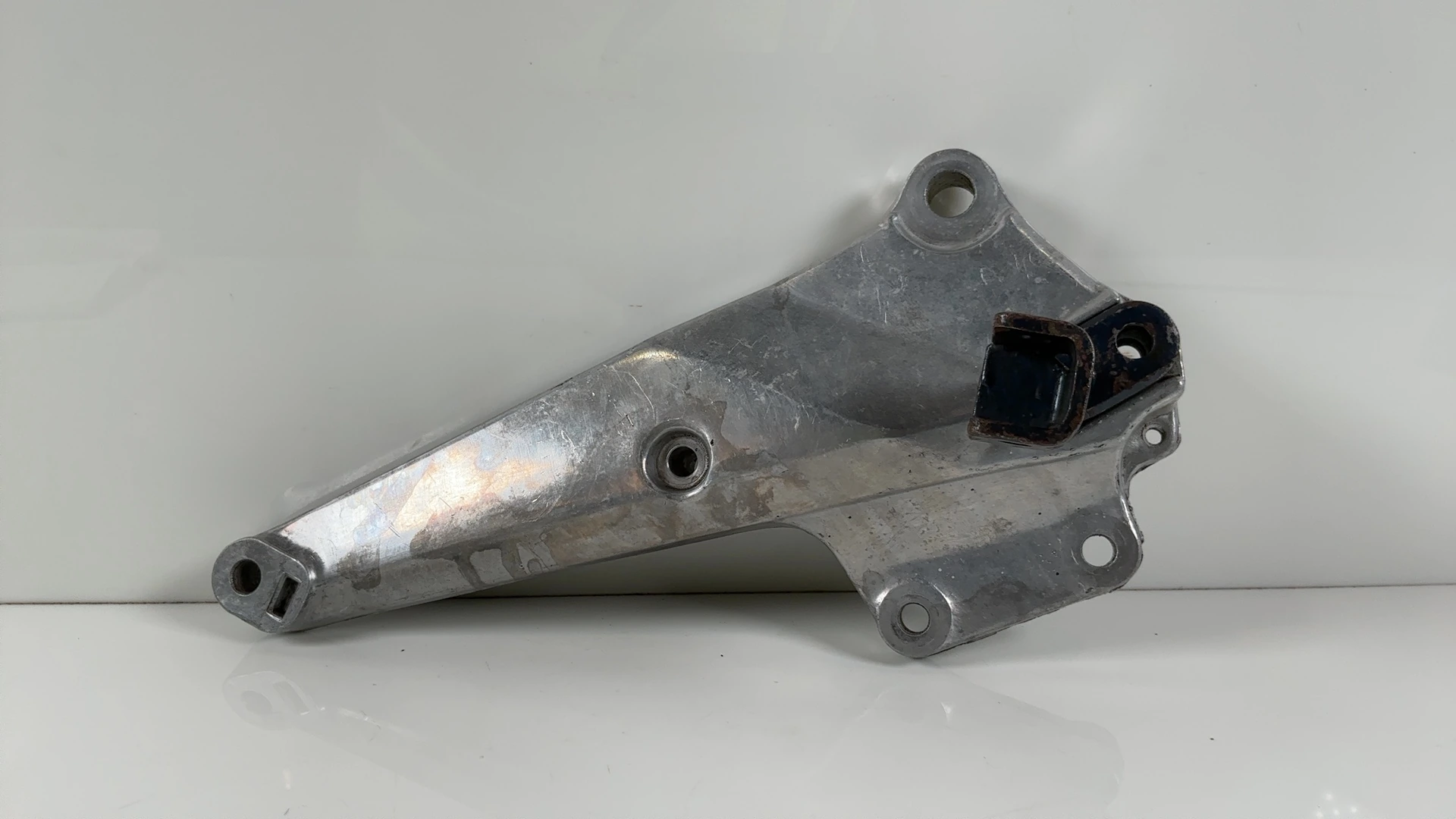 Honda CB400N CB250N 400CC Right Footrest Holder Bracket 1978-1986 50600-443-610