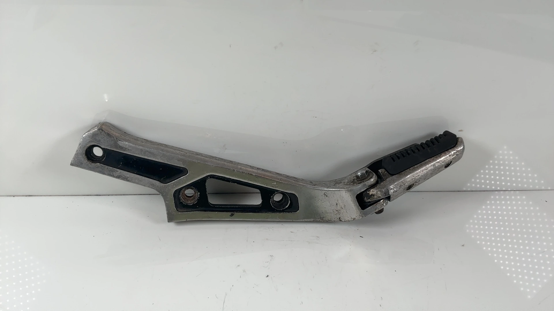 Suzuki GSX750ES GSX750 750 Rear Left Foot Peg Bracket 1983-1987 OEM 43820-19A00