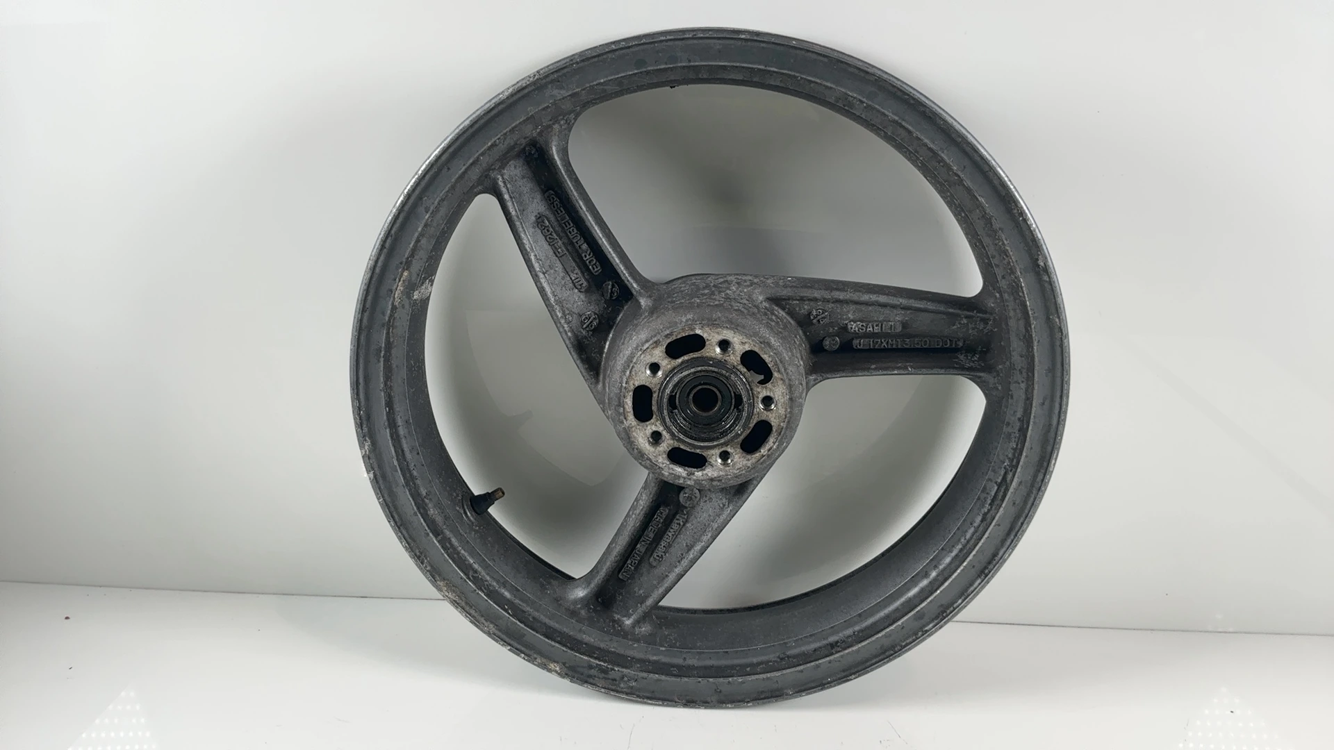 Kawasaki ZZR600 ZX600D 600cc Front Wheel Rim 1990-1992 OEM 41073-1365-FE - Image 2
