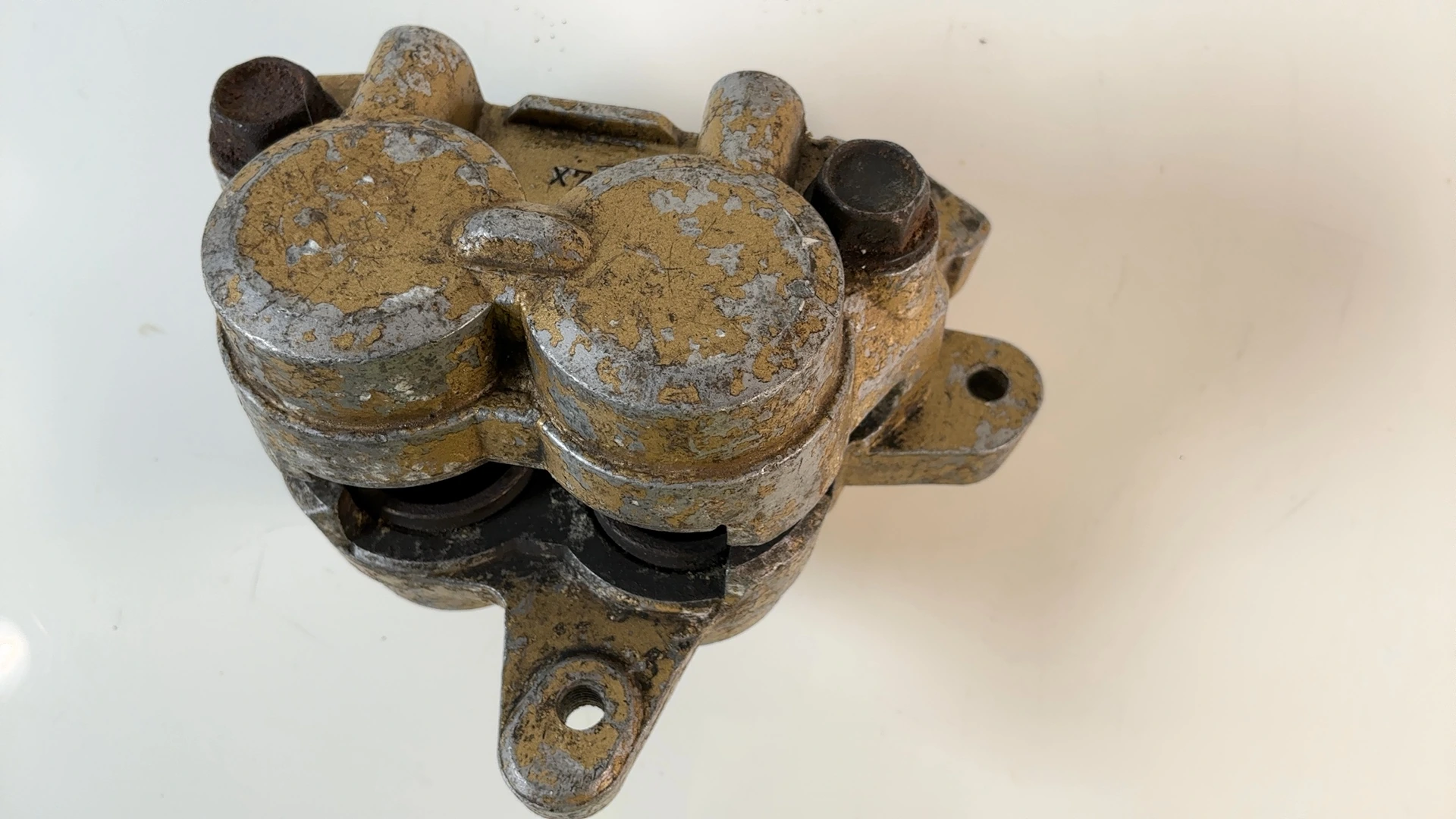 Suzuki RG500 Gamma 500cc Front Left Brake Caliper 1985-1987 OEM 59300-04820 - Image 8