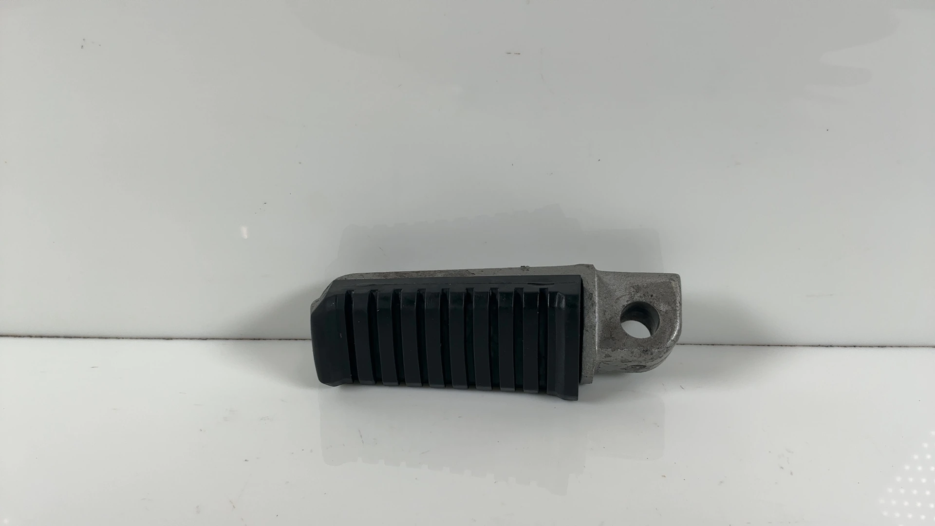 Kawasaki GPZ1000RX ZX1000A 1000cc Rear Left Foot Peg Rest 1986-87 OEM 34028-1121 - Image 1
