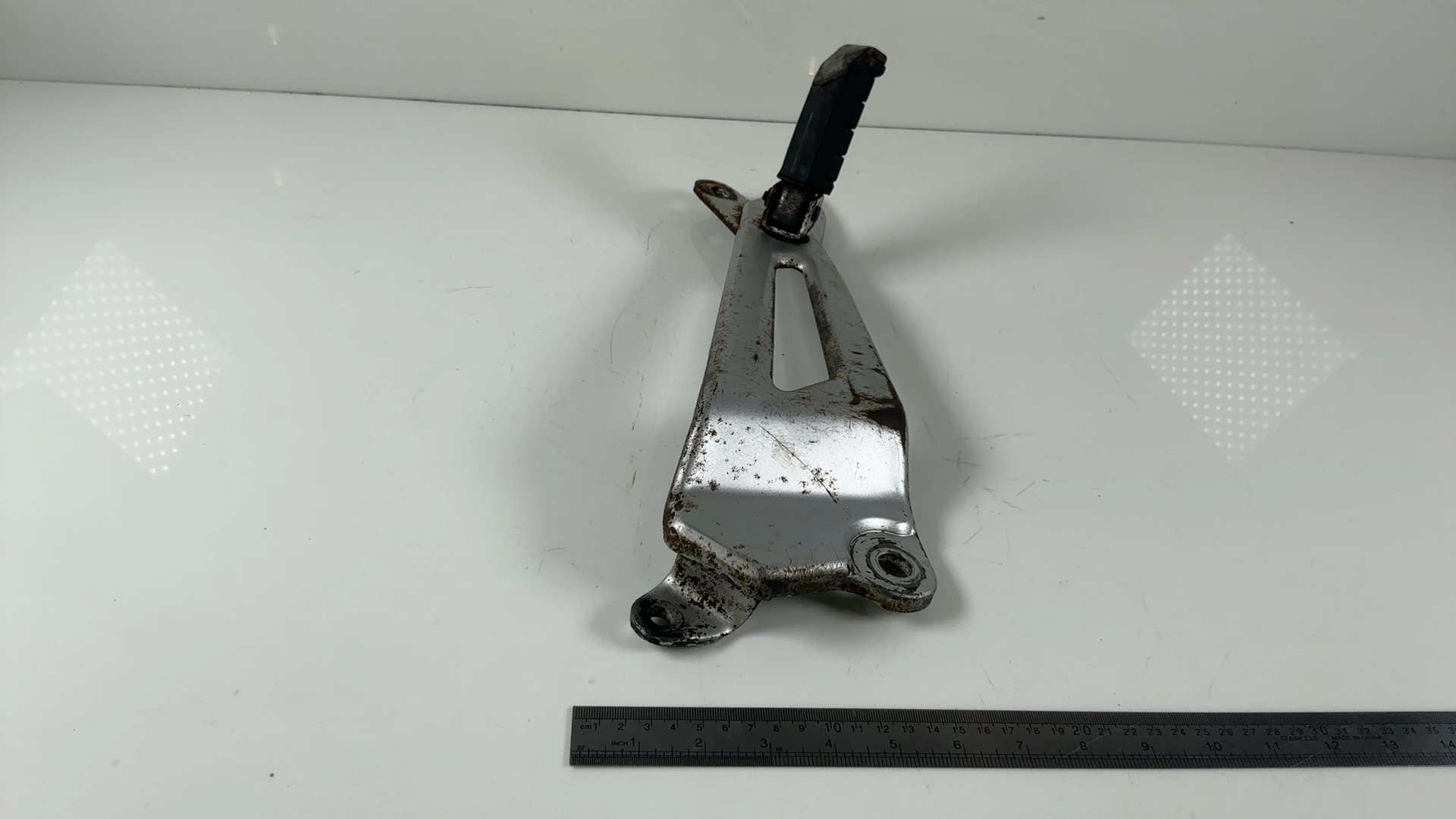Yamaha YBR 125 51D 125cc Rear Right Footrest Bracket 2014-2017 OEM  51D-F7462-00 - Image 5