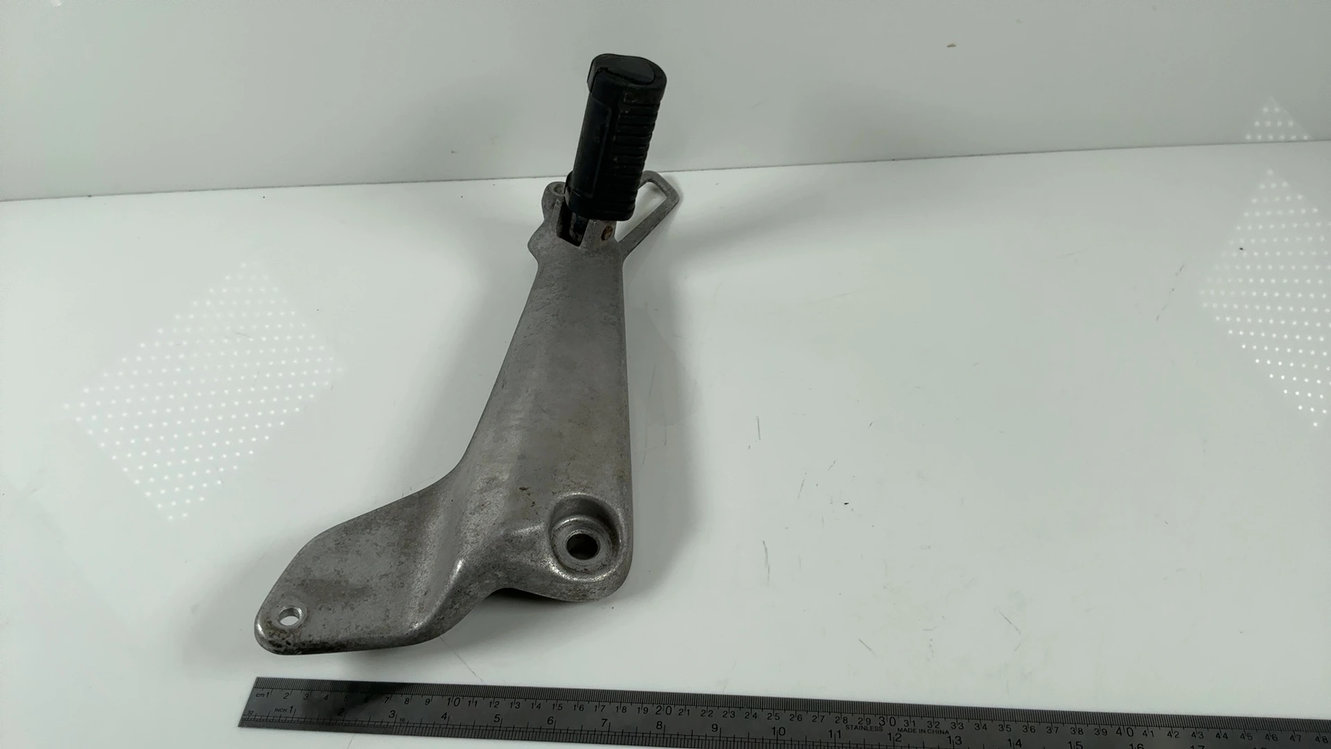 Honda CG125 CG125ES4 Pillion Foot Peg Bracket Rear Right 2003-2004 50715-KGA-940 - Image 2