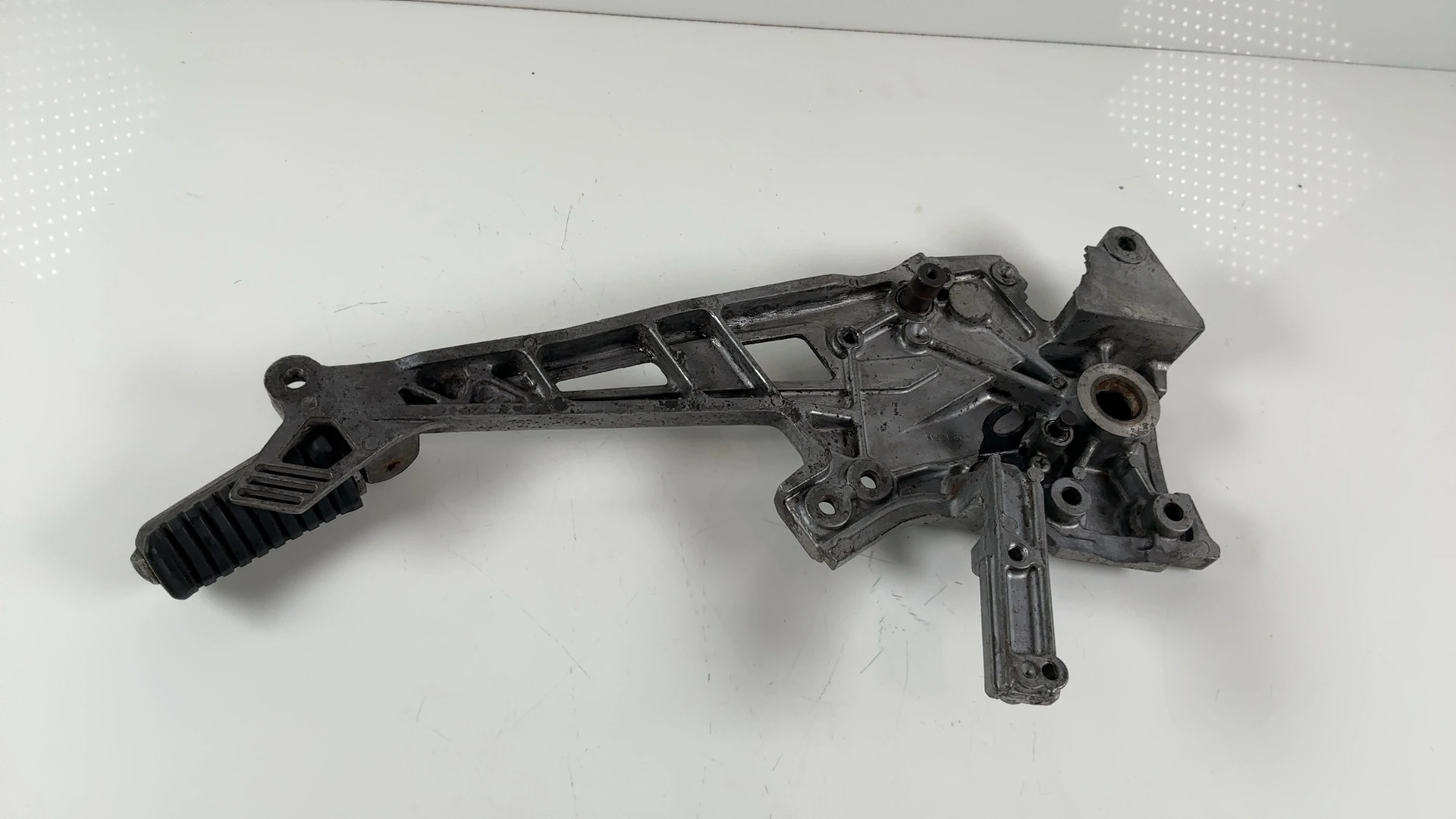 Kawasaki Ninja GPZ900R ZX900A 900cc R-Front Footrest Bracket 1984-88 35011-1130 - Image 4