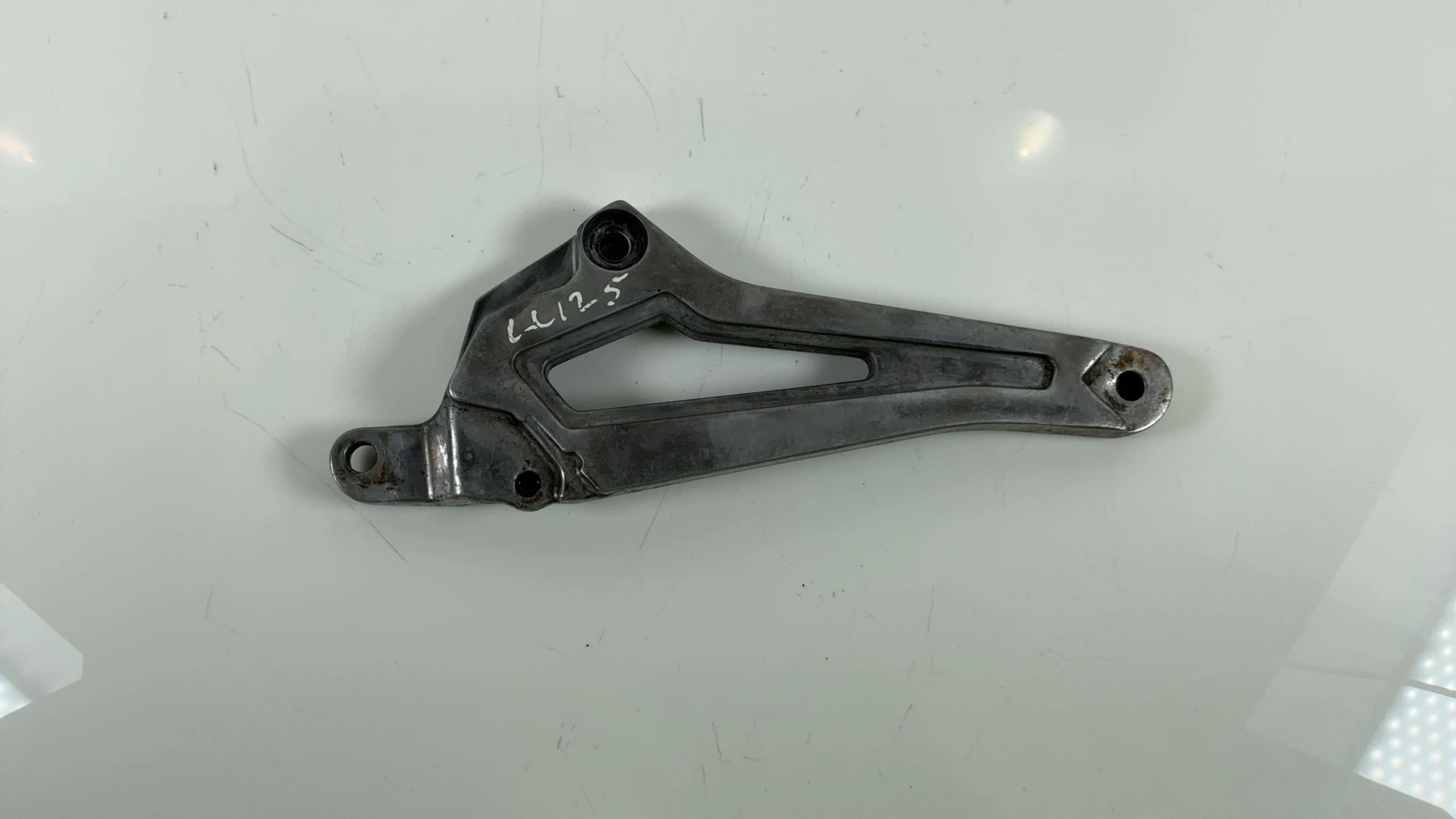 Yamaha RD125LC RD125 LC 125cc Left Side Foot Rest Bracket 1982-1986 10W-27442-01