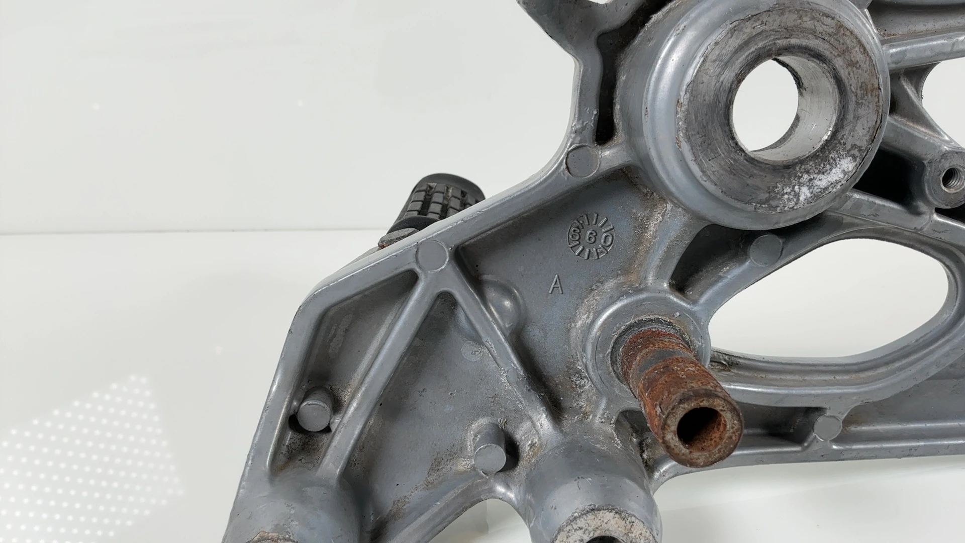 Honda SLR 650 RD09 650cc Right Footrest Bracket Hanger 1997-01 OEM 50625-MAK-000 - Image 5