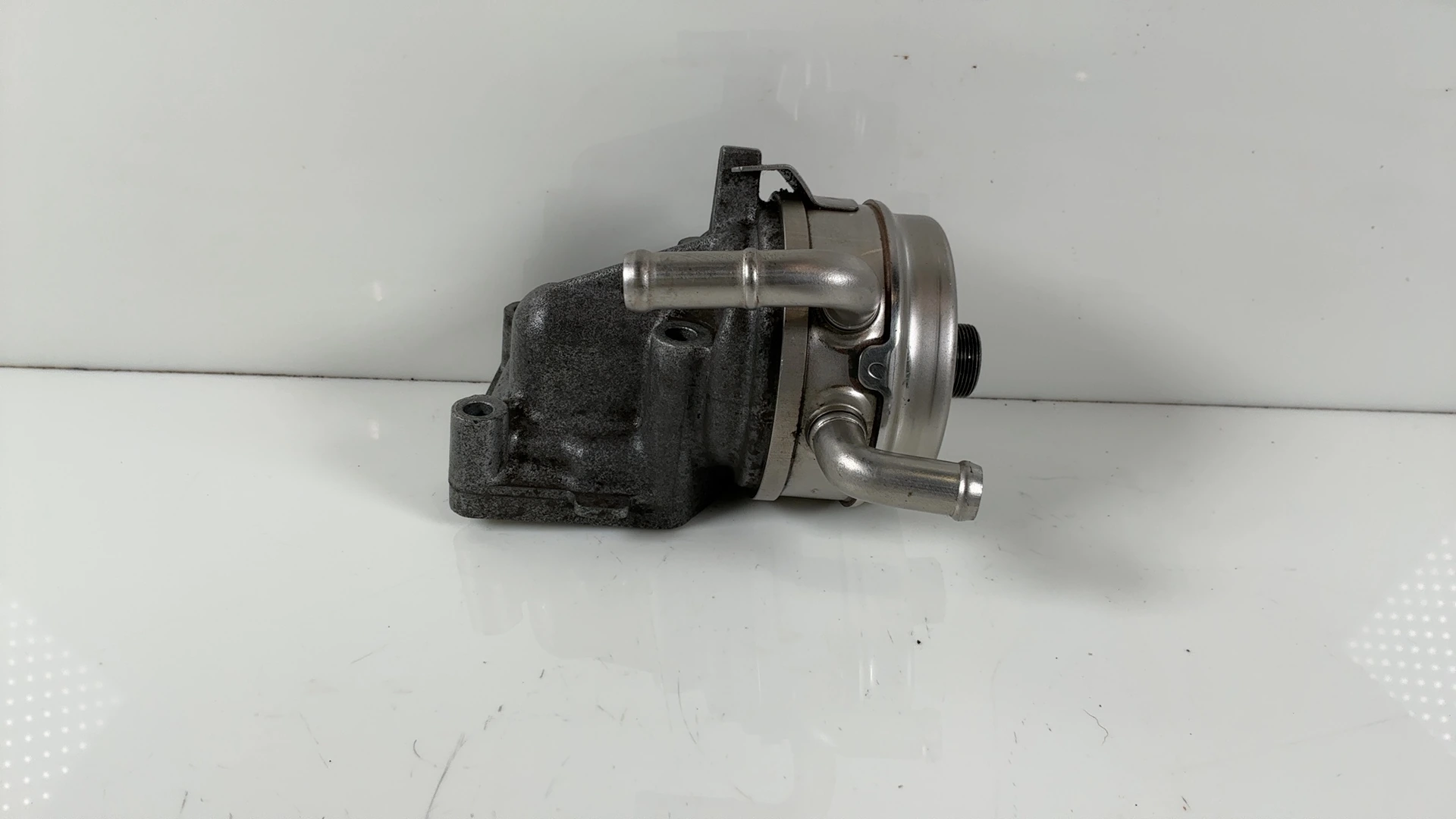 Suzuki GSX-R600 SRAD 600 Engine Motor Oil Cooler 1997-2000 OEM 16600-33E10 - Image 1