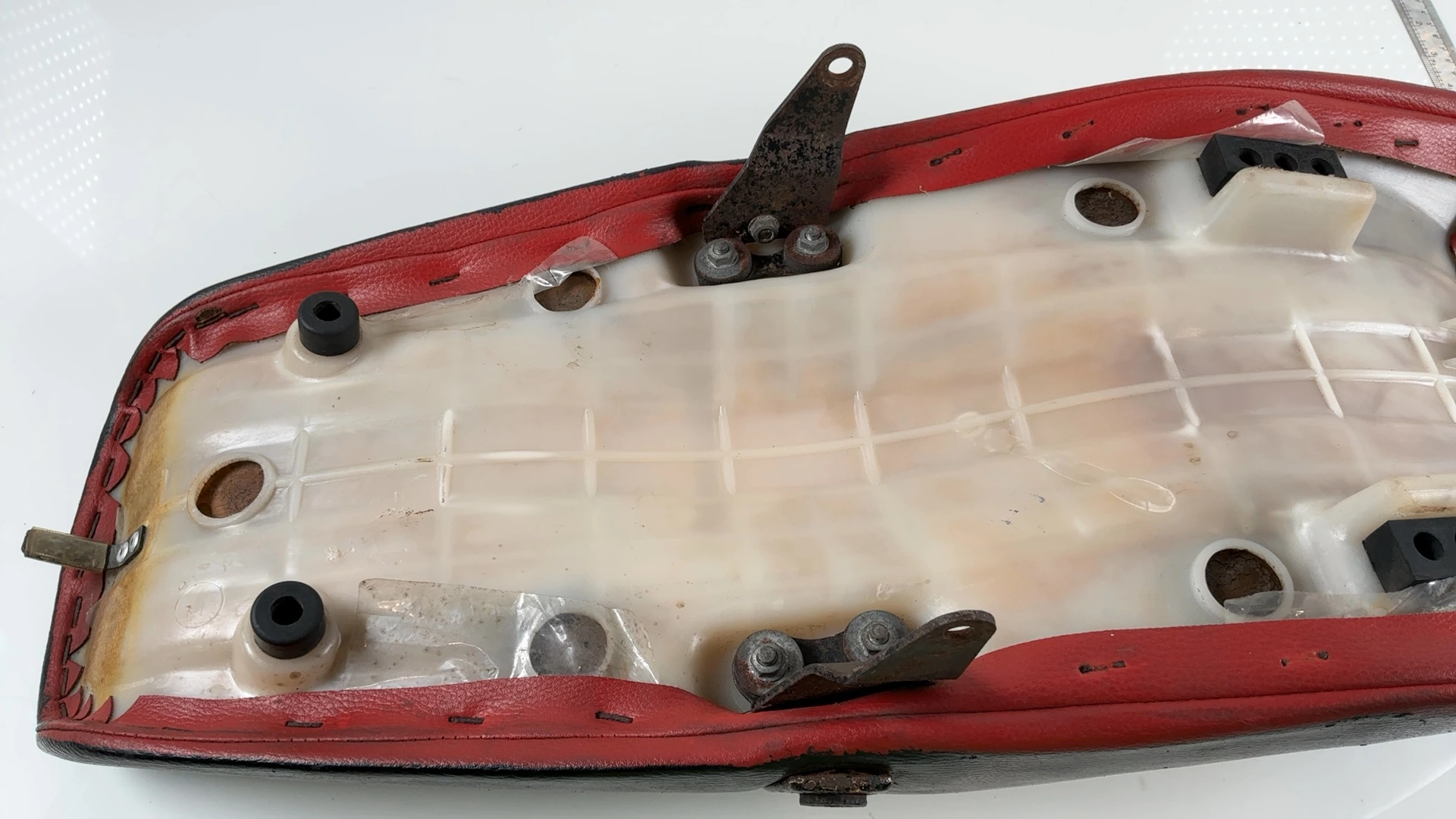 Honda NS125R JC14 125cc Motorcycle Seat Saddle 1985-1990 OEM 77200-KR1-600ZA - Image 5