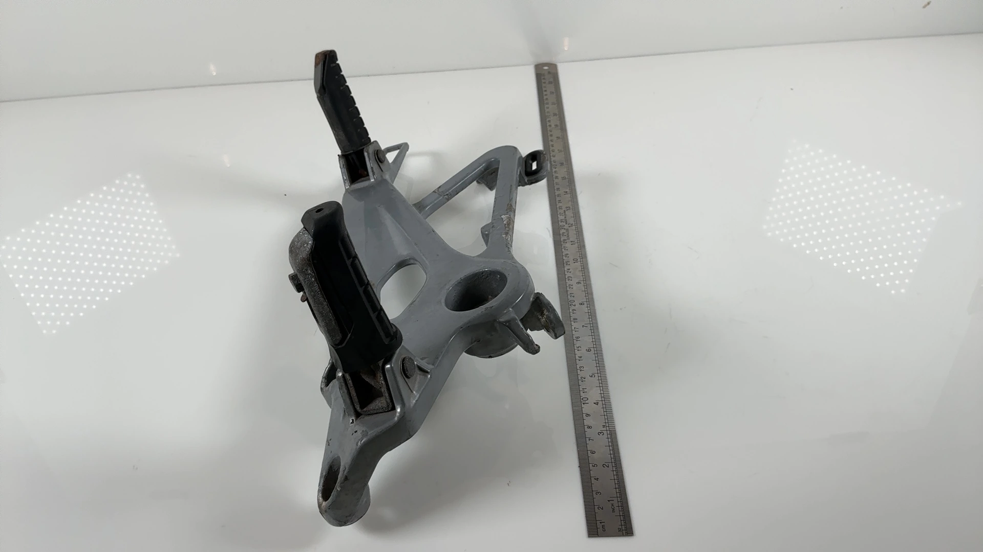 Honda SLR 650 RD09 650cc Right Footrest Bracket Hanger 1997-01 OEM 50625-MAK-000 - Image 3