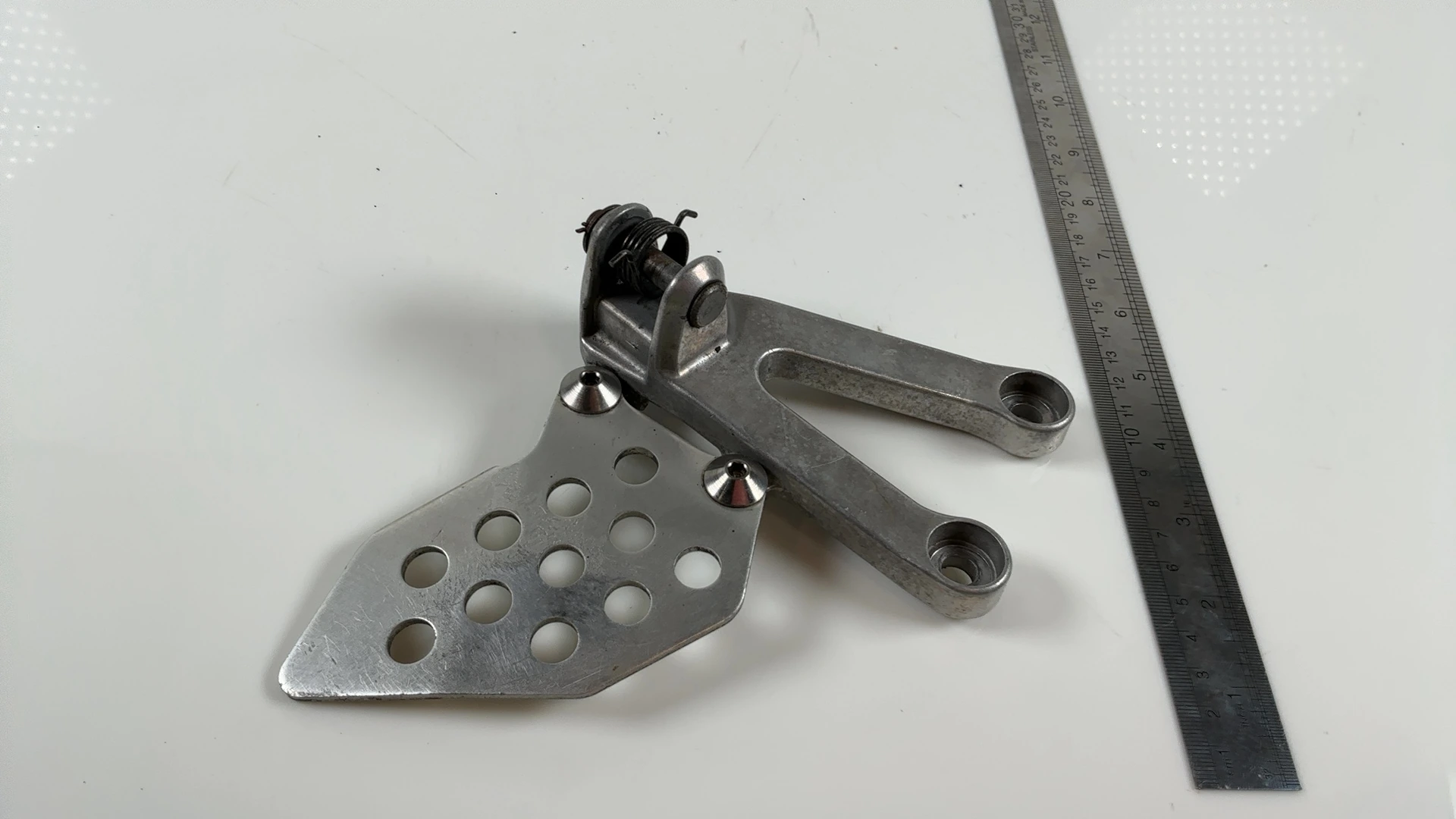 Honda CBR600RR PC40 600cc Left Front Footrest Bracket 2007-08 OEM 50760-MEE-D00 - Image 3