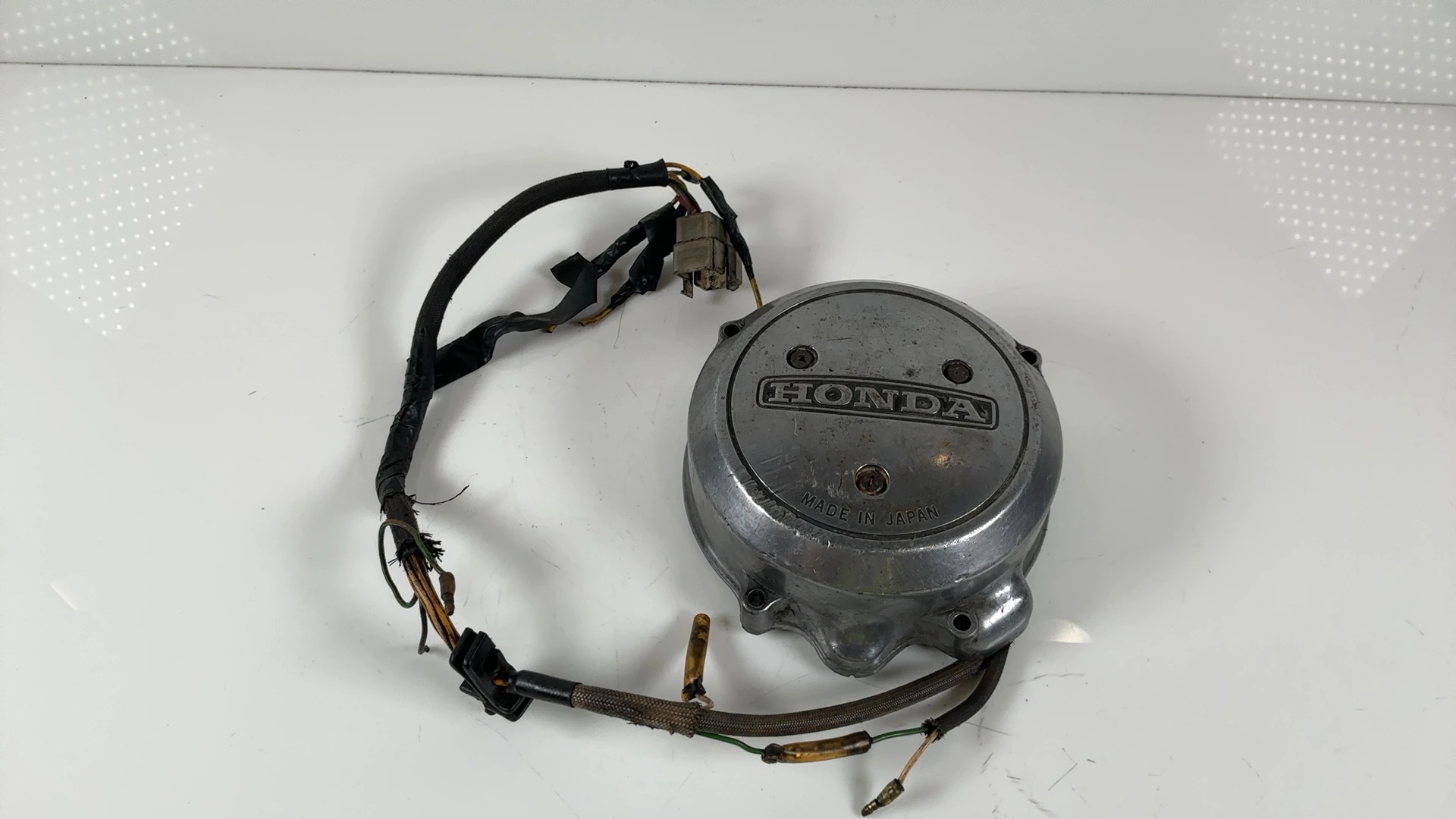 Honda CB550K CB550 550cc Stator Generator Alternator Cover 1974-1978 OEM 11631-323-000 - Image 2