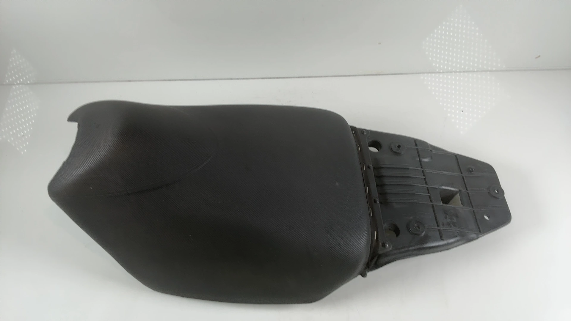 Aprilia SR 50 R AP8229132 50cc Seat Saddle 2001-2010 OEM AP8229132