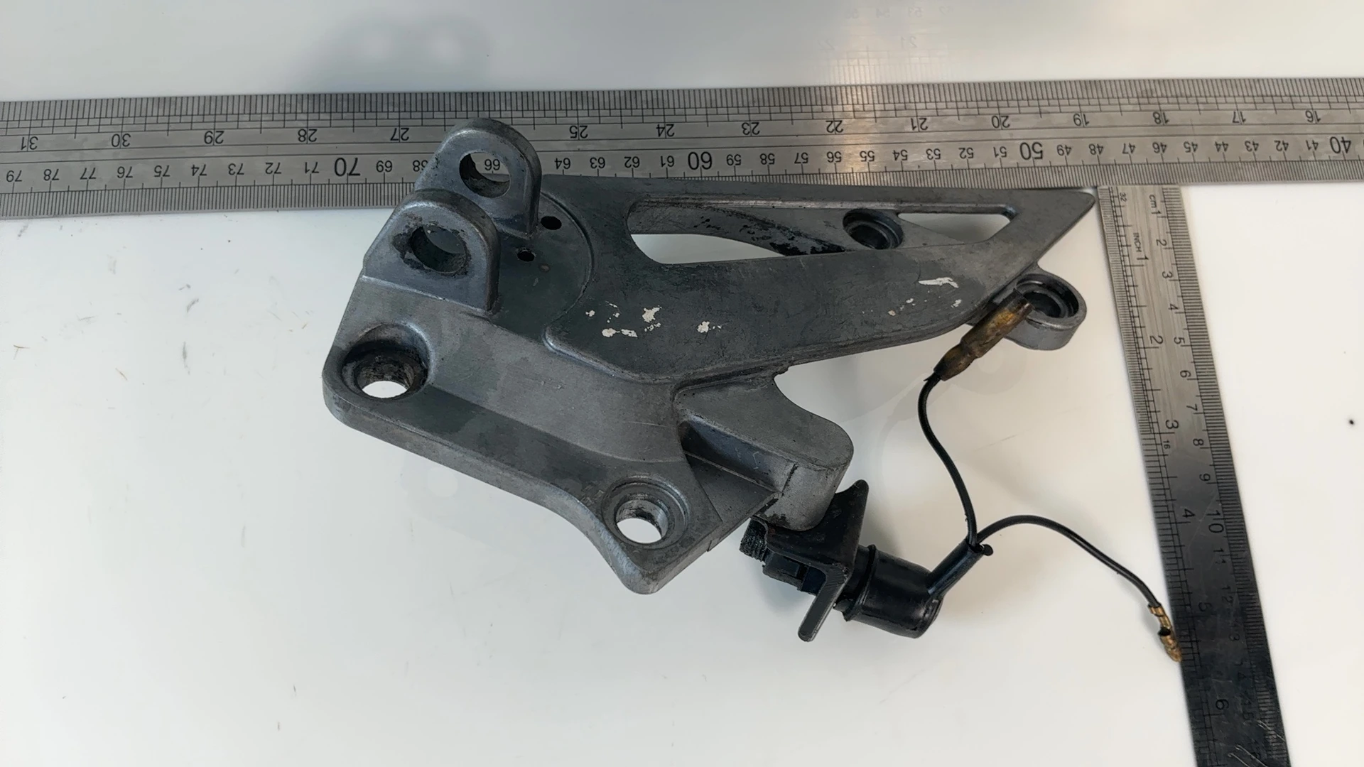 Kawasaki ZZR250 EX250H 250cc Right Footrest Bracket 1990-2007 OEM 35063-1216 - Image 4