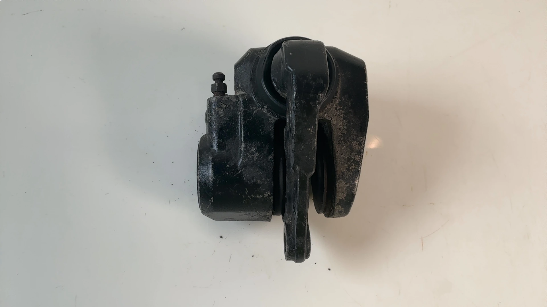 Suzuki GS750 GS750E 750cc Front Right Brake Caliper 1977-1979 OEM 59300-44002 - Image 3