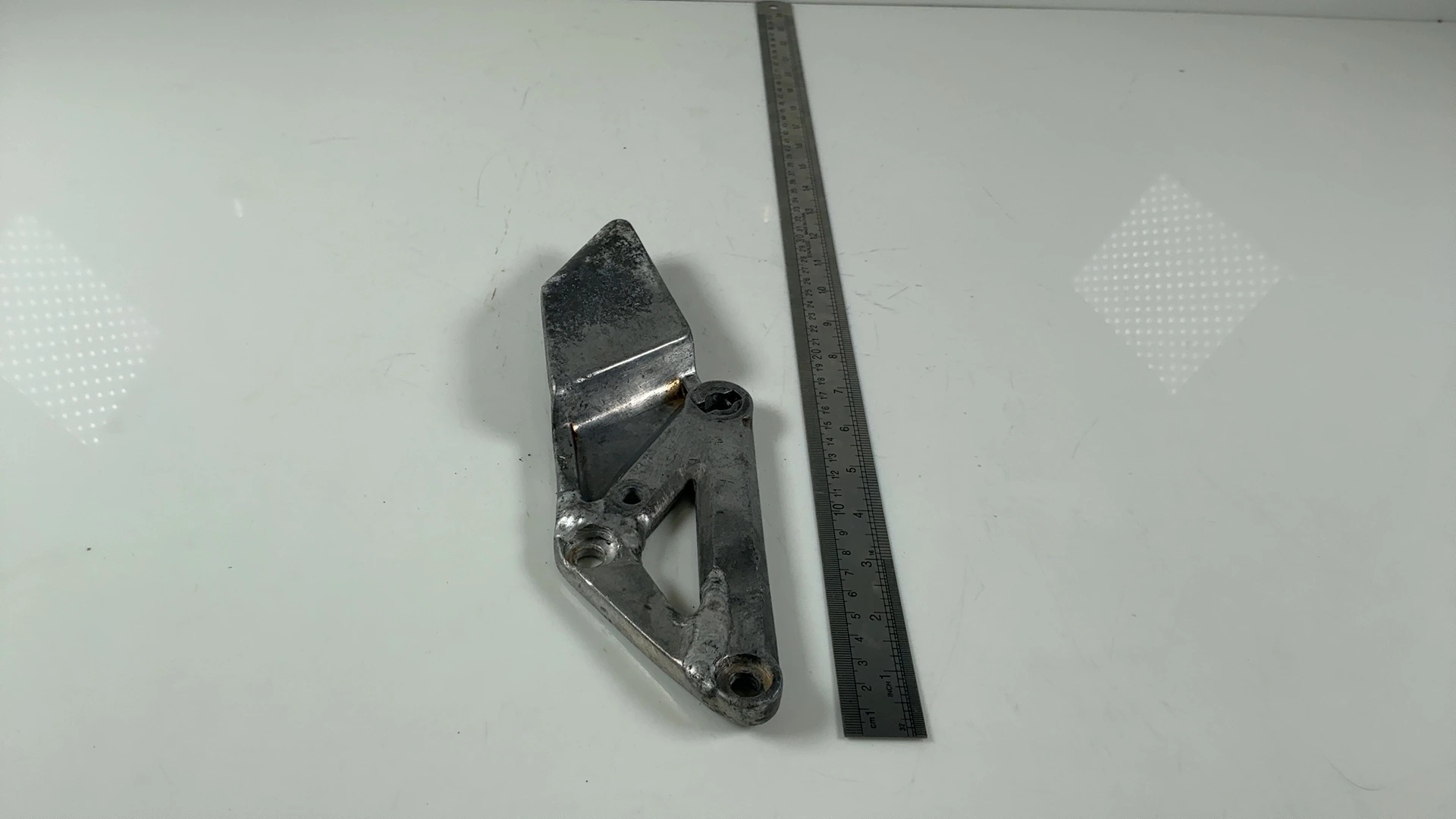Suzuki RGV250 VJ22 250cc Front Left Rider Footrest Bracket 1991-1996 43821-22D02 - Image 3