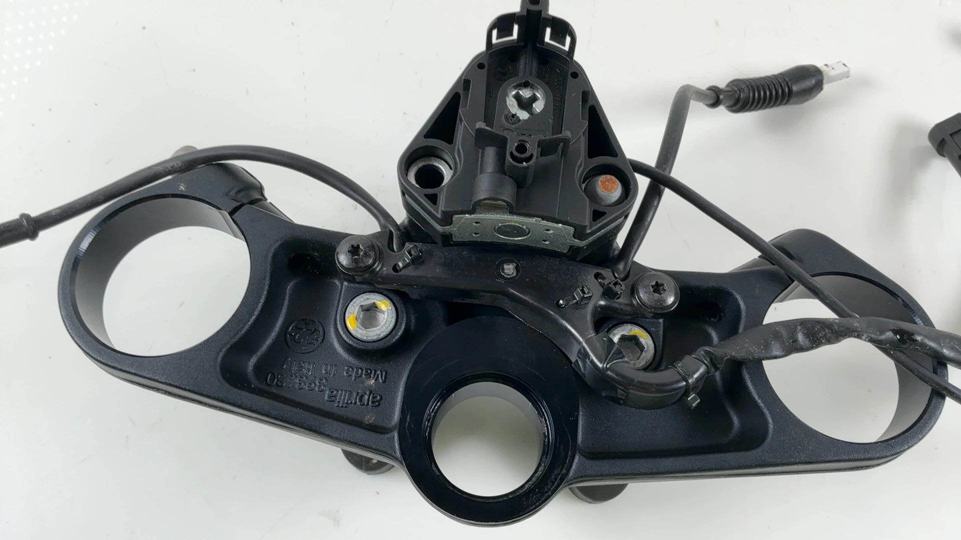 Aprilia RSV4 Tuono 1100 Upper Fork Bridge Yoke Triple Tree 2011-2026 OEM 898680 - Image 9