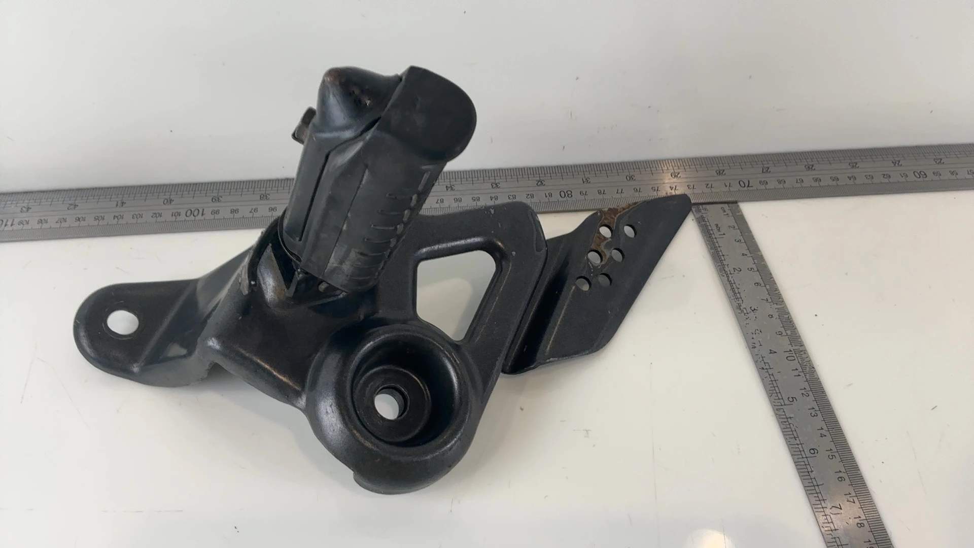 Honda CBF 125 JC40 125cc Front Right Footrest Peg Hanger 2009-2016 50611-KWF-900 - Image 5