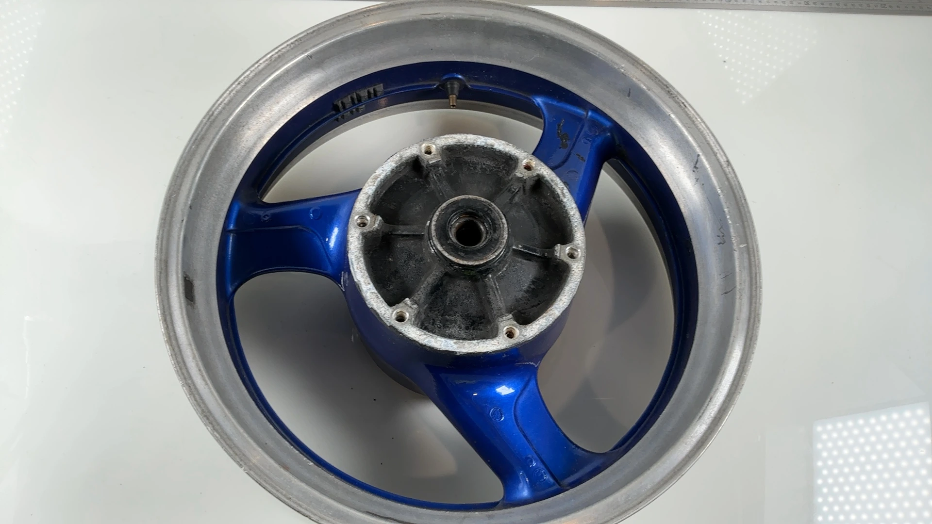 Honda CBR1100XX SC35 1100cc Rear Wheel Rim 1997-2003 OEM 42650-MAT-010 GOR SUUL - Image 12