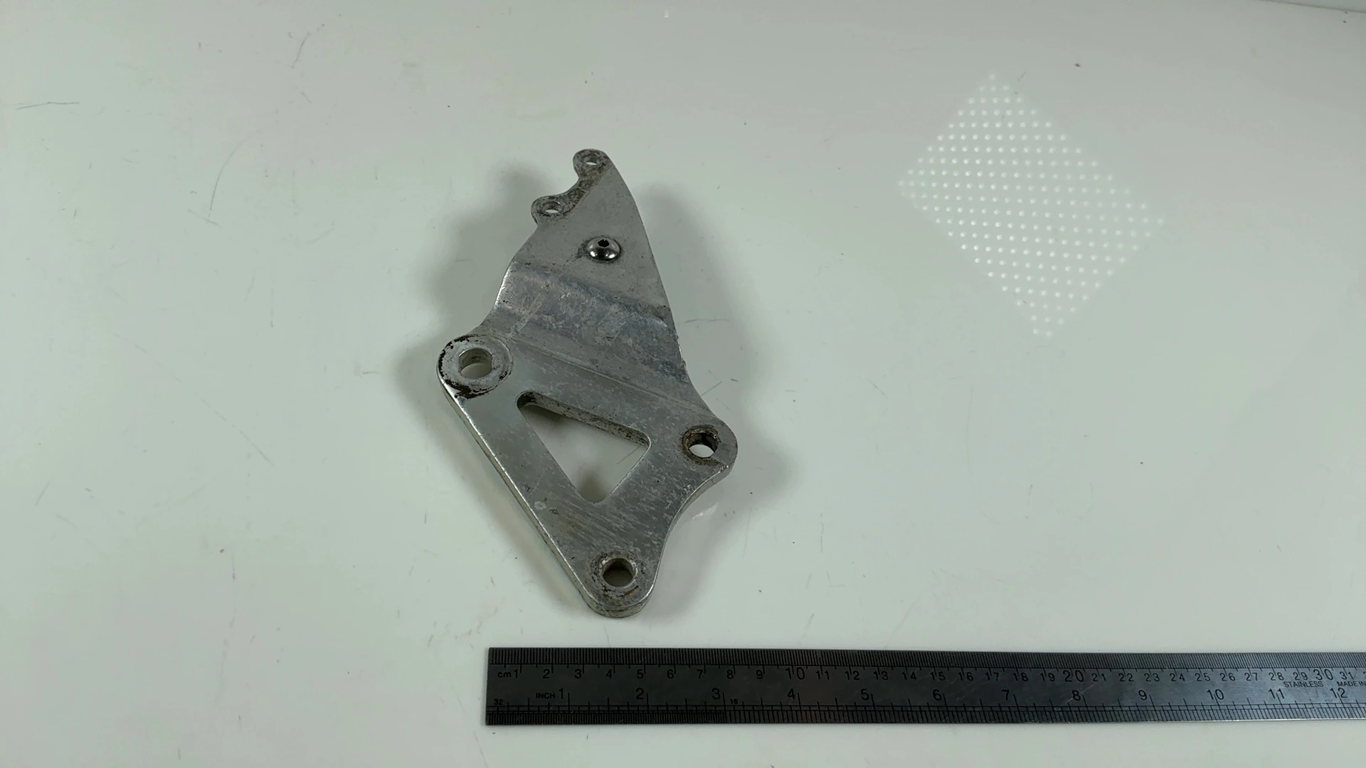 SUZUKI GSX-R 750 GR75A FRONT RIGHT FOOTREST HANGER BRACKET 1984-85 43511-27A00 - Image 5