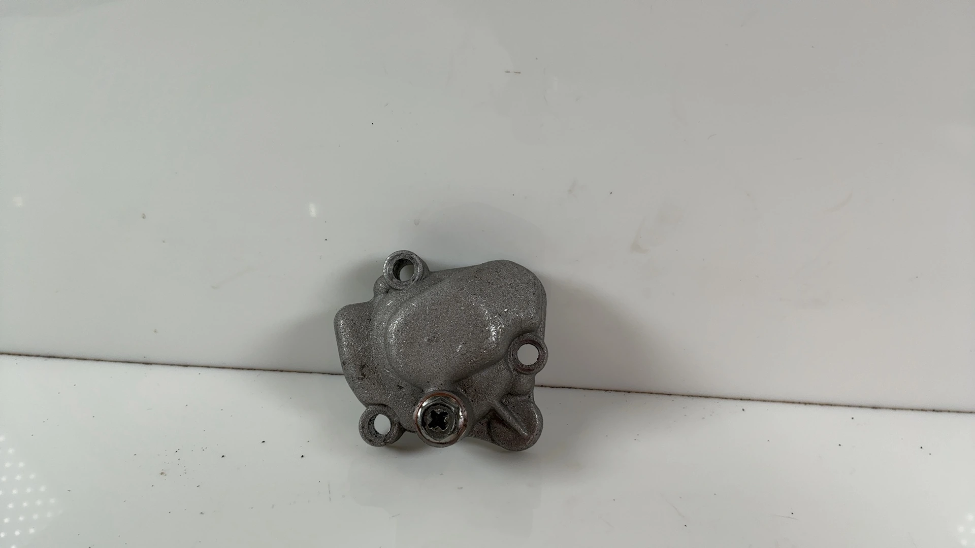 Yamaha DT125LC DT125 125cc Water Pump Cover 1985 1986 1987 OEM 10V-12422-00 - Image 1
