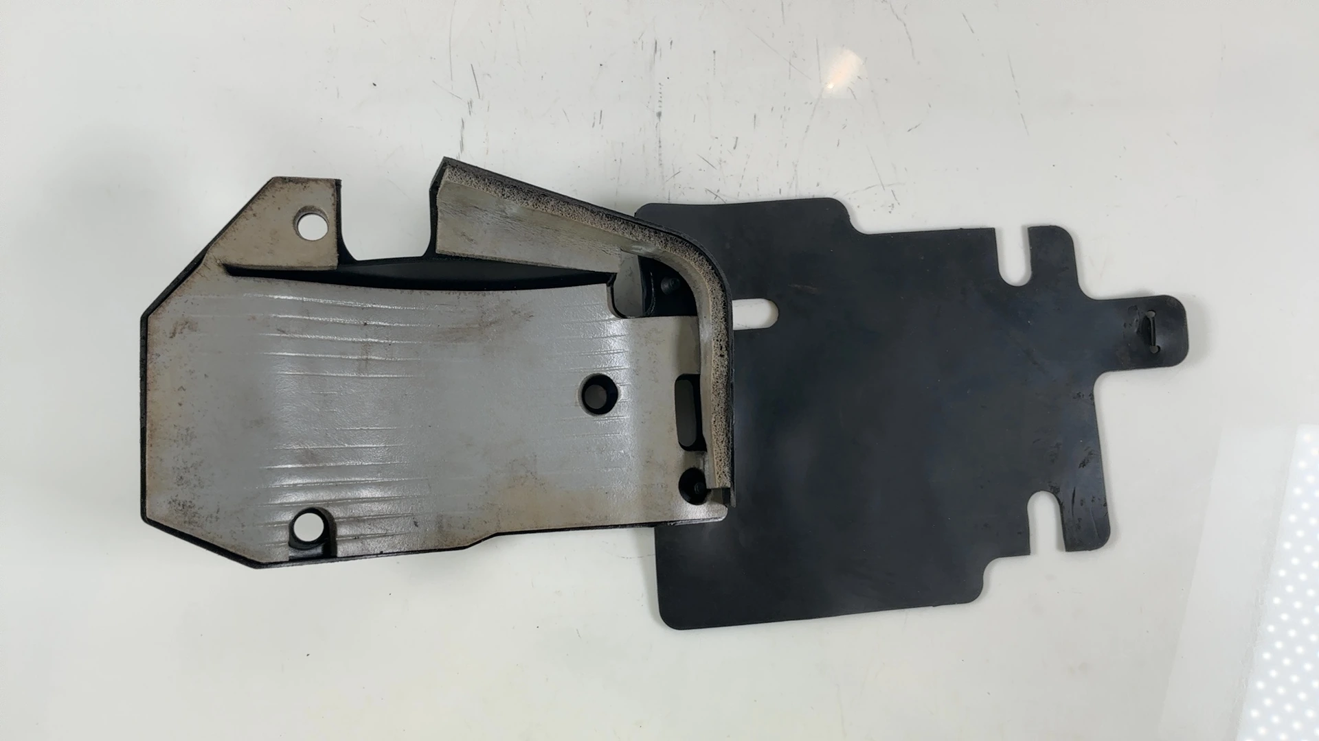 Yamaha TDM850 3VD 850 CC Engine Cover Splash Mudguard 1991-2001 OEM 3VD-21162-00 - Image 2