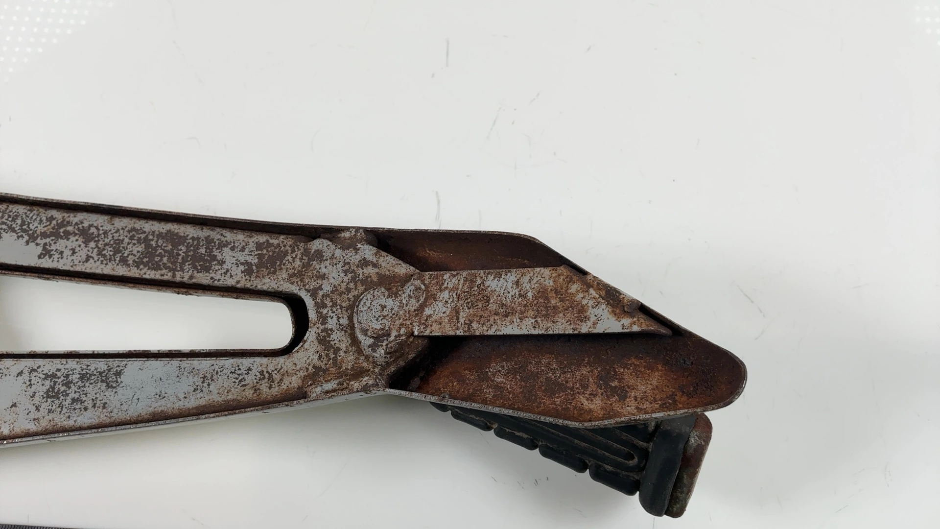 Yamaha YBR 125 YBR125 Left Rear Foot Peg Bracket Mount 2005-06 OEM 5VL-F7452-00 - Image 4