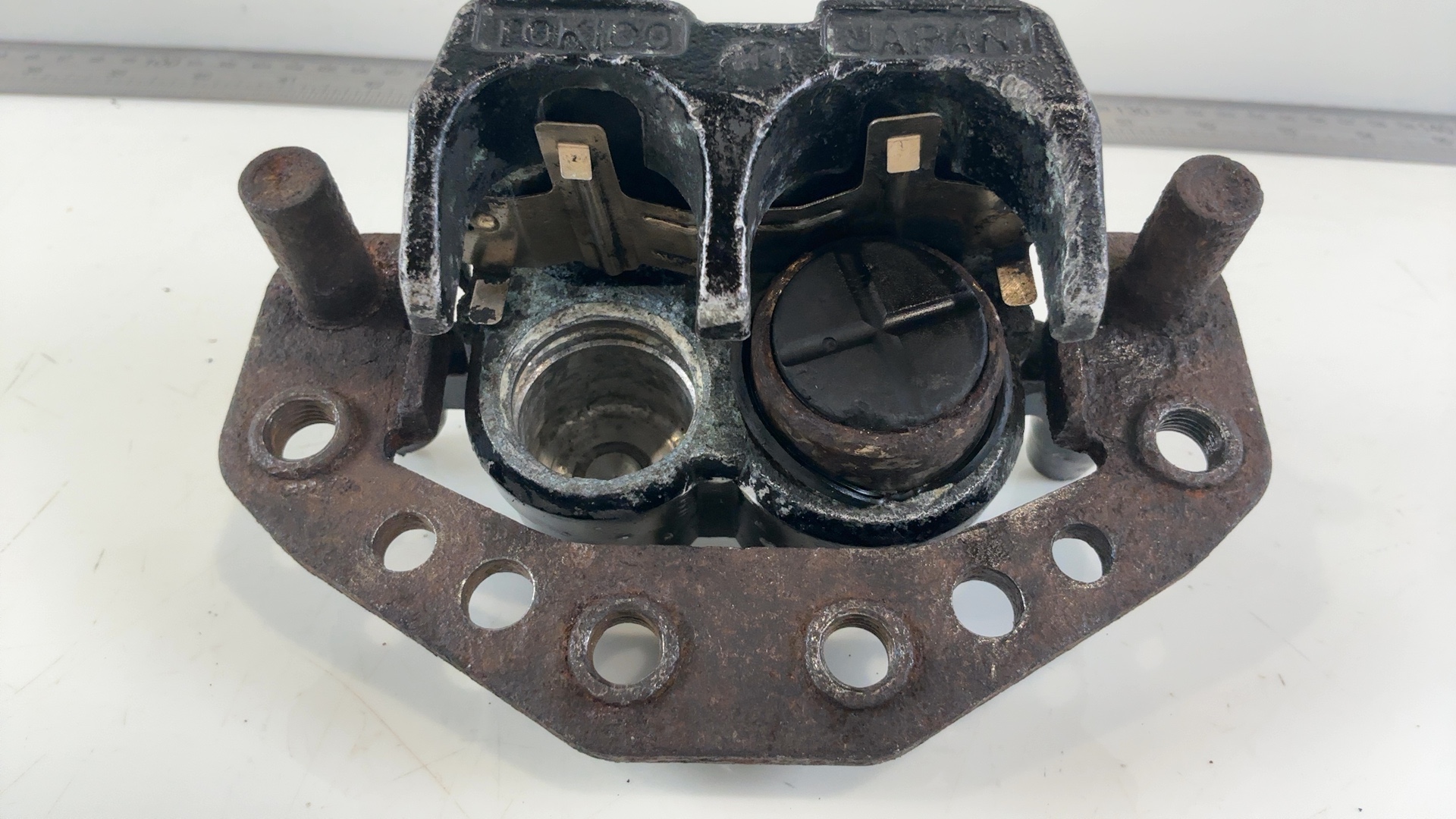 Suzuki GSX 1100 G GV74A 1100 Front Brake Caliper 1991-1994 OEM 59300-26D01 - Image 4