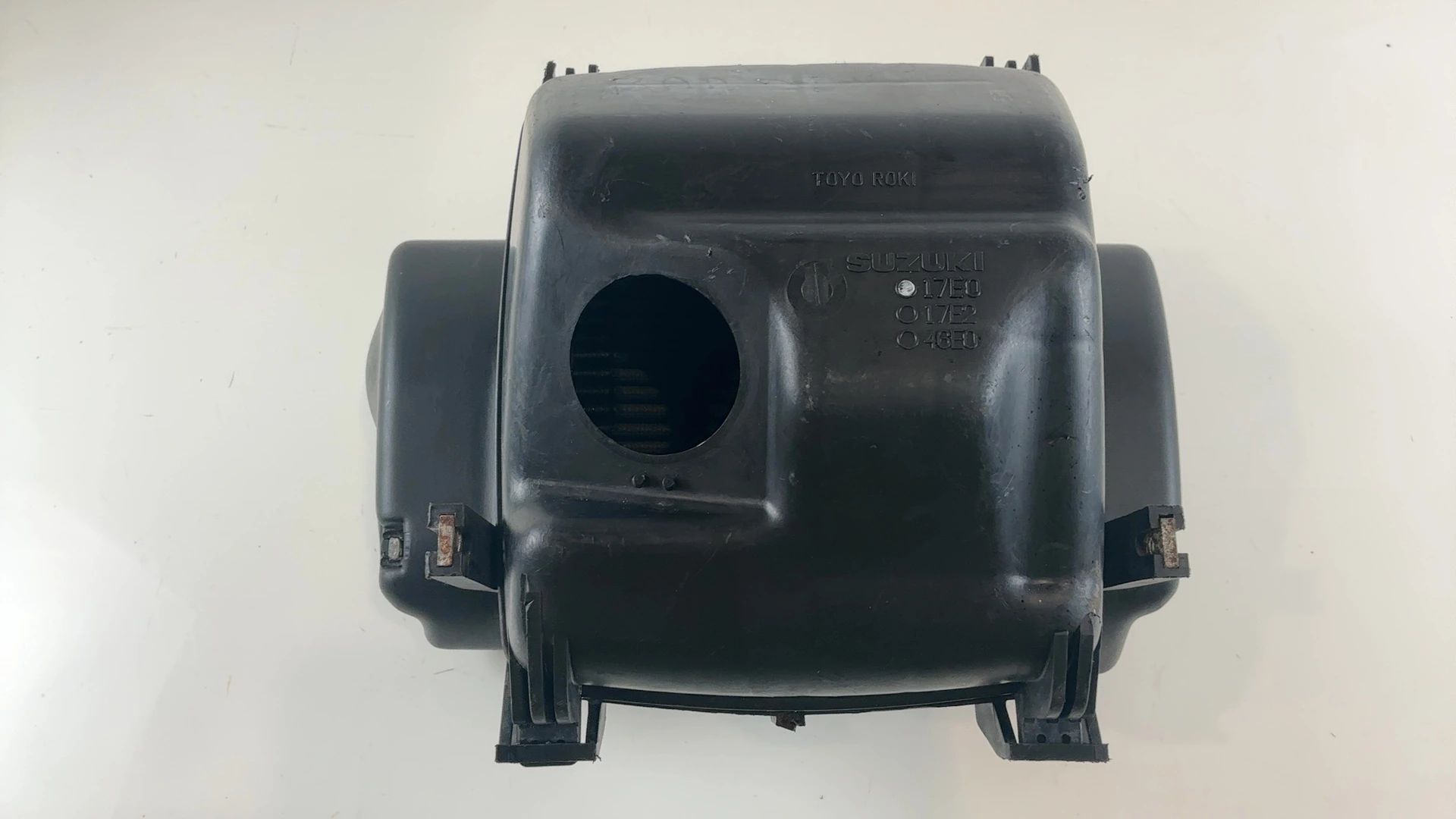 Suzuki Bandit GSF600S GSF600 600CC Air Intake Filter Box 1995-99 OEM 13700-26E00 - Image 1