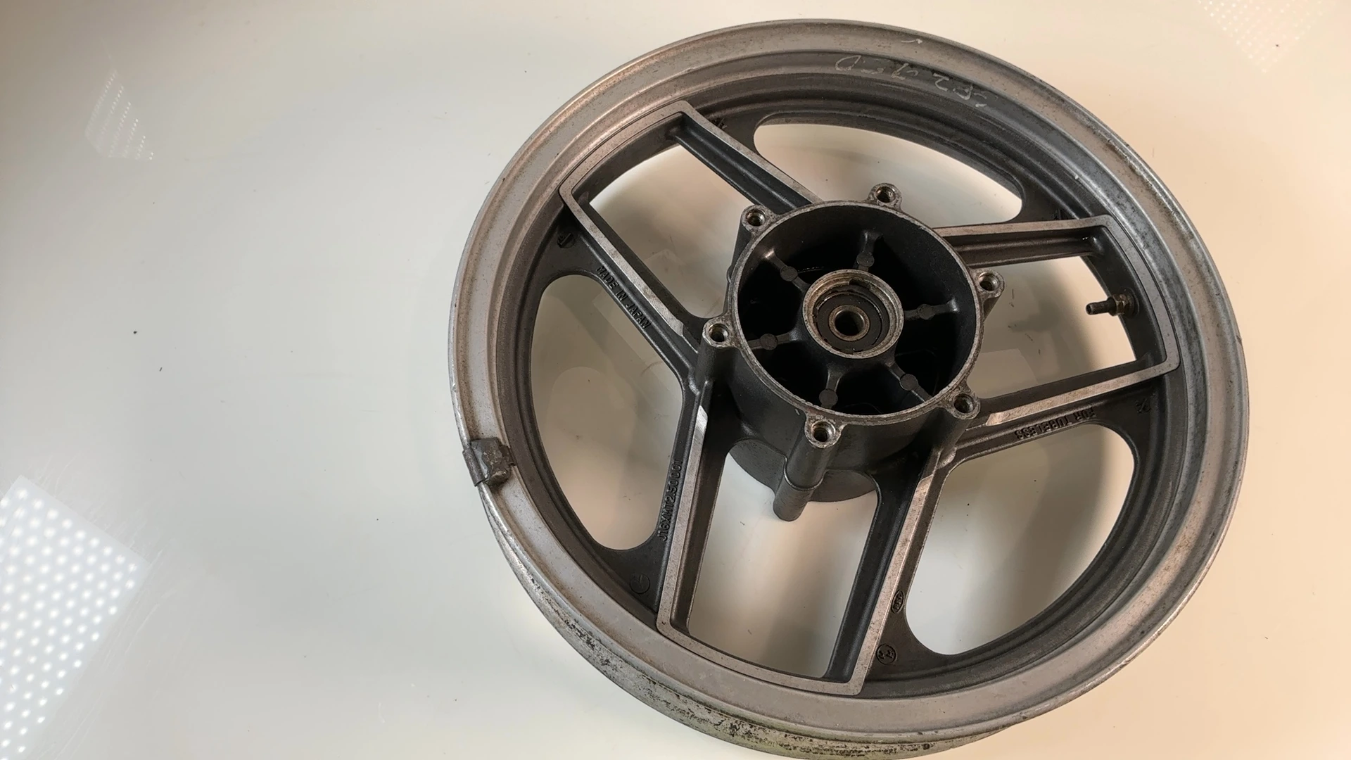 KAWASAKI GPZ750R ZX750G 750cc FRONT WHEEL RIM 1985-1988 OEM 41073-1299-J9 F1156