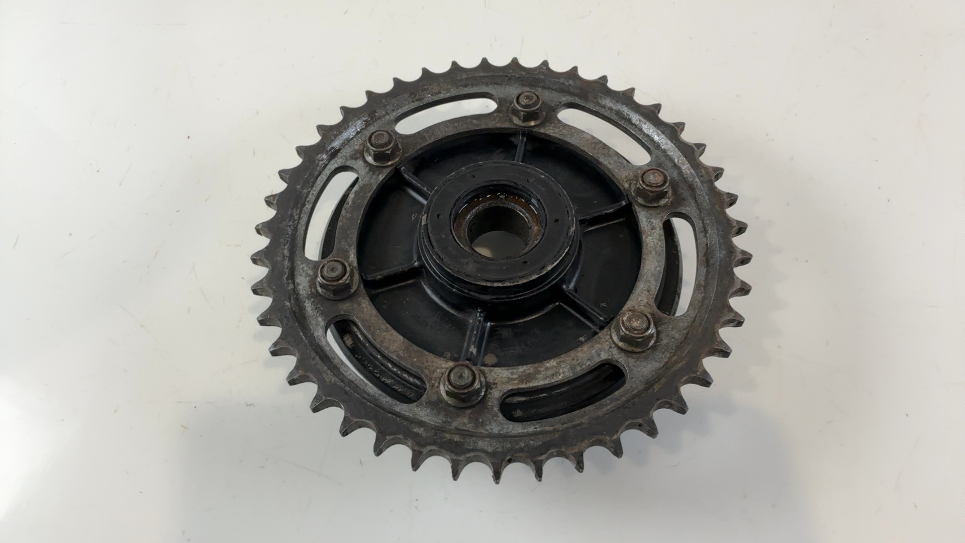 Yamaha FZS 600 Fazer FZS600 Rear Sprocket Carrier Hub 1998-2002 4FM-25366-00-00 - Image 1