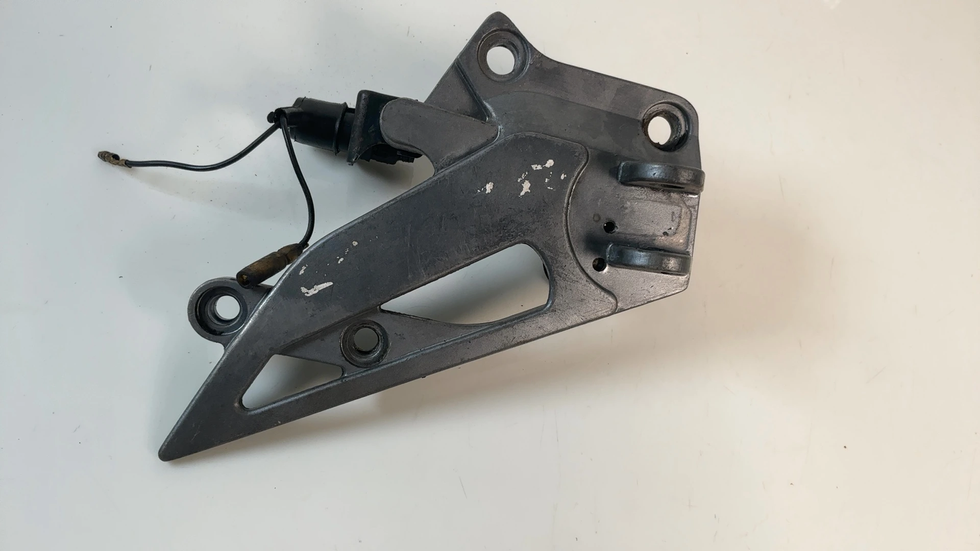 Kawasaki ZZR250 EX250H 250cc Right Footrest Bracket 1990-2007 OEM 35063-1216 - Image 2