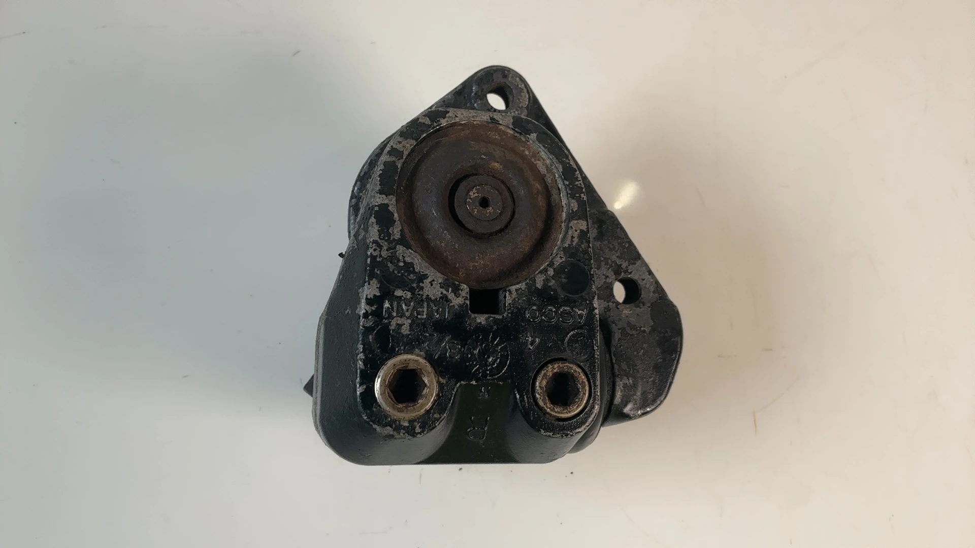 Suzuki GS750 GS750E 750cc Front Right Brake Caliper 1977-1979 OEM 59300-44002 - Image 2