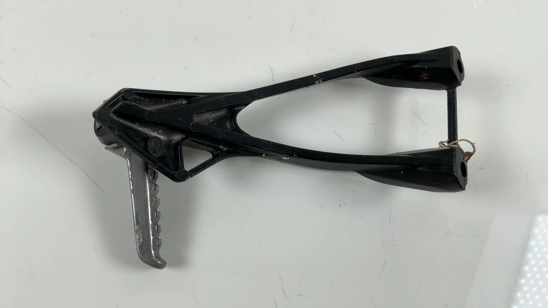Kawasaki Ninja ZX6R ZX600P 600cc Right Rear Footrest 2007 2008 OEM 35063-0145 - Image 4