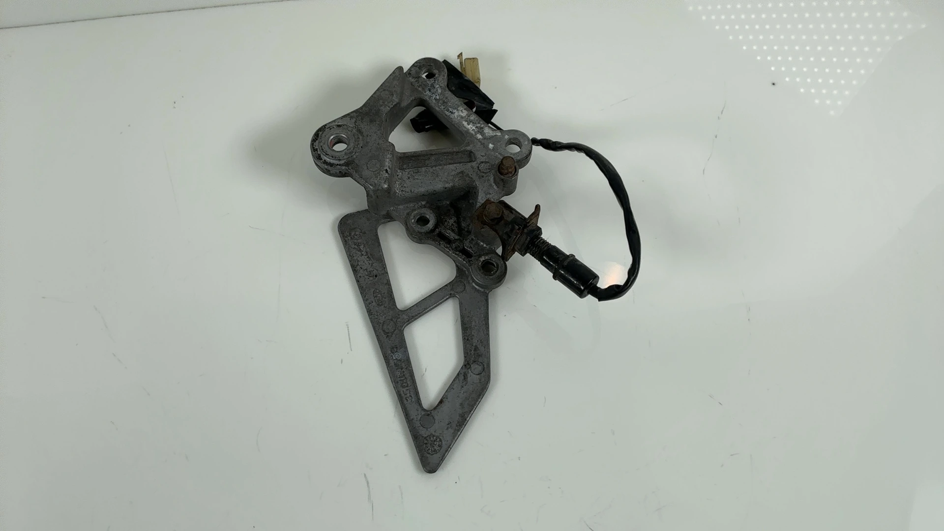 Kawasaki Ninja ZX-6R ZX600 600cc Front Right Footpeg Hanger 1995-1997 35011-1553 - Image 6