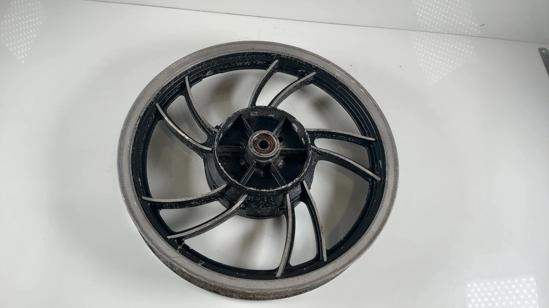 Yamaha XJ550 Seca XJ550 550cc Rear Wheel Rim 1981-1983 OEM 4V8-25338-00-98 - Image 10