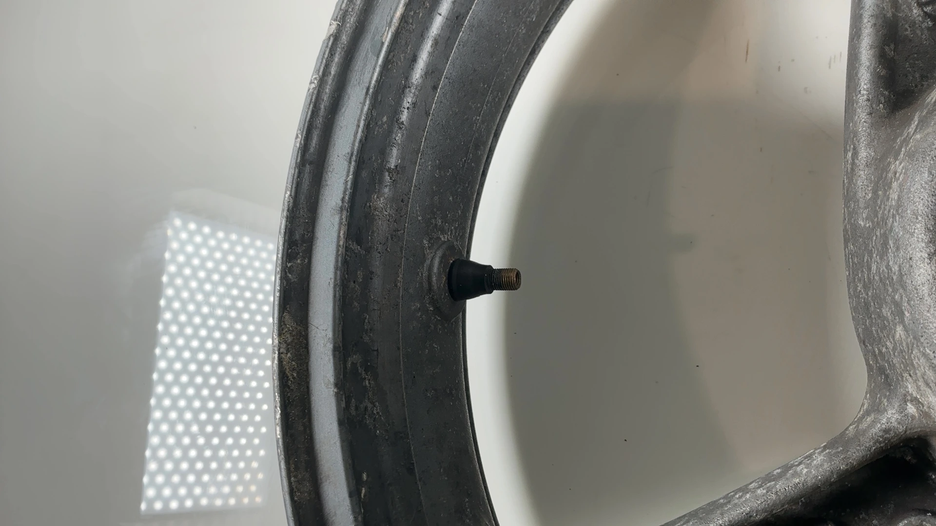Kawasaki ZZR600 ZX600D 600cc Front Wheel Rim 1990-1992 OEM 41073-1365-FE - Image 9