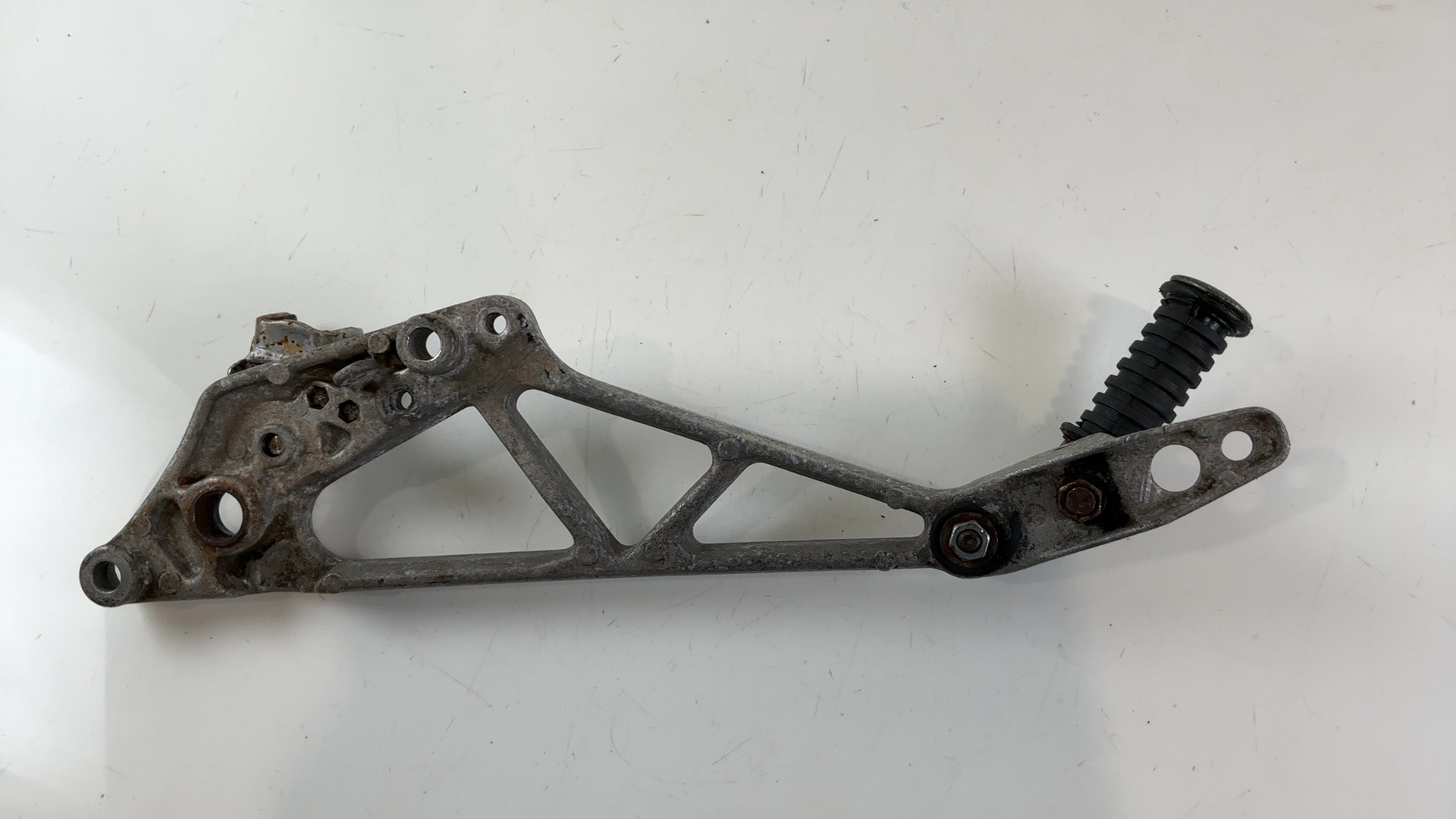 Honda Interceptor VF750F 750cc Right Footrest Bracket 1983-85 OEM 50610-MB2-000 - Image 5