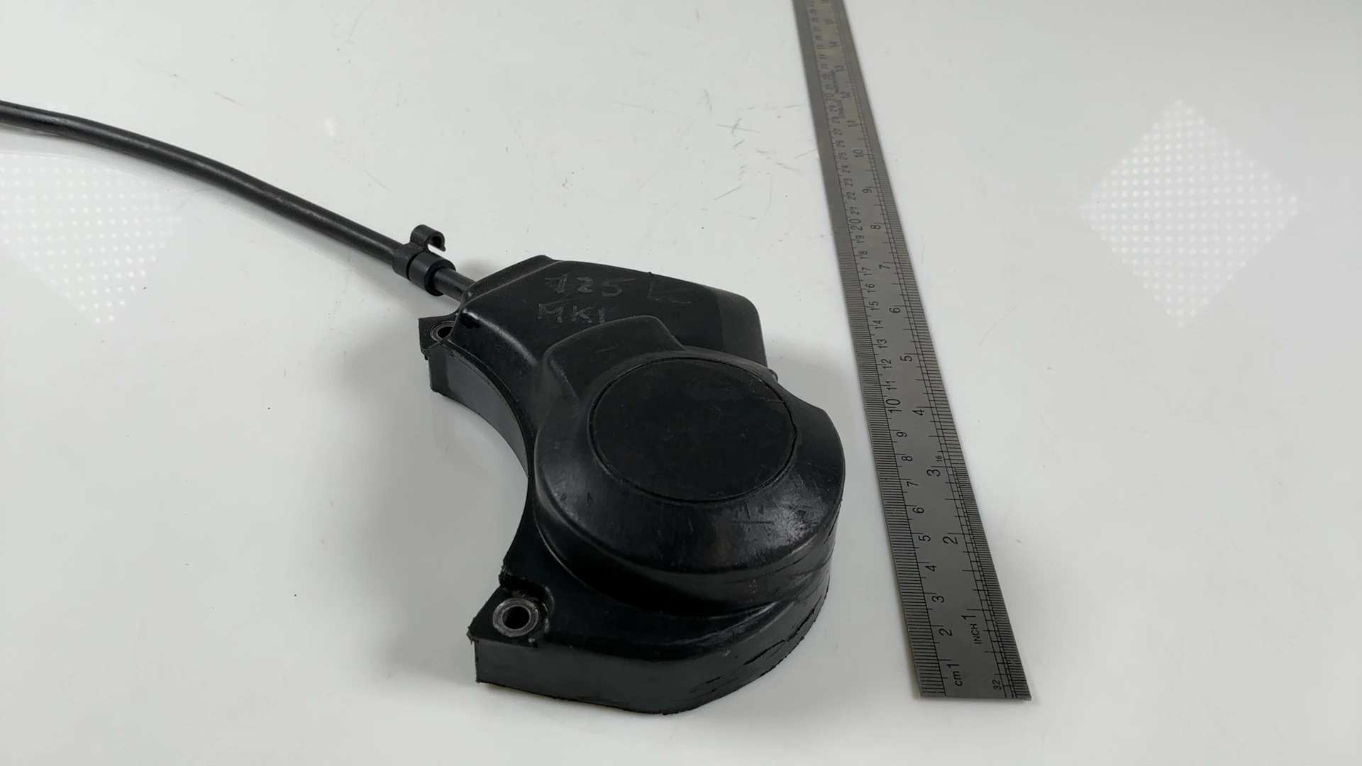 Yamaha RD125LC RD125 DT125LC 125 CC Oil Pump Cover 1982-1987 OEM 10V-15416-00-00 - Image 3
