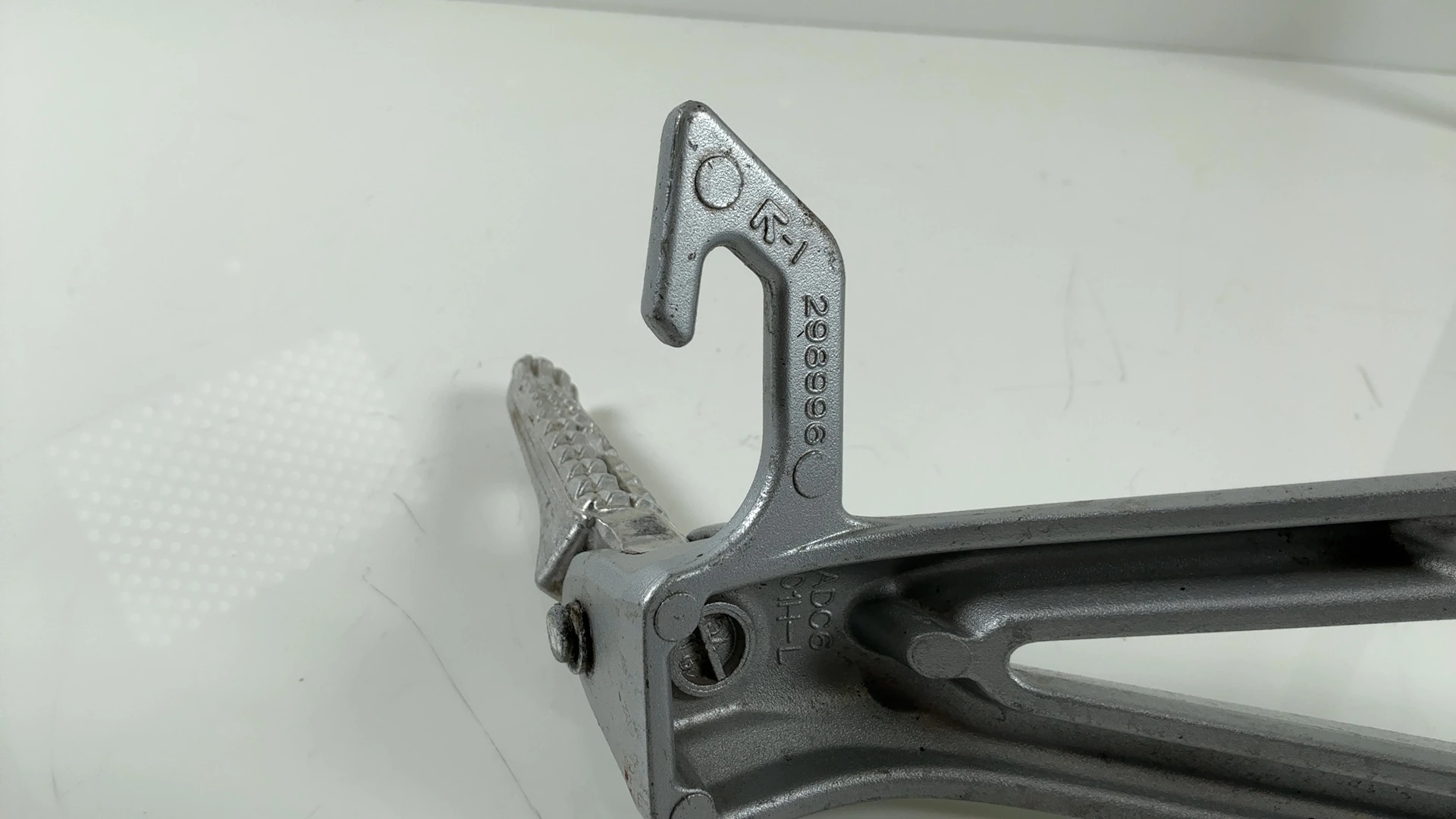 Suzuki GSX-R600 600cc Left Passenger Footrest Bracket 2008-2010 OEM 43700-01H00 - Image 7
